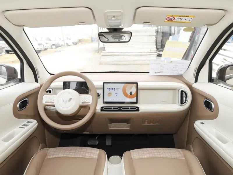 Wuling Mini EV 2026 ra mắt: Gi&aacute; tương đương SH 350i, đi xa gấp đ&ocirc;i bản cũ, hết cảnh cắm sạc qua đ&ecirc;m- Ảnh 4.