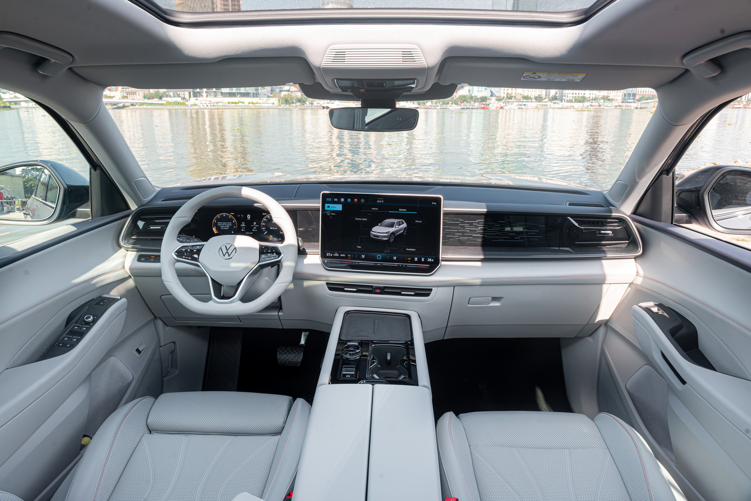 Volkswagen Teramont Pro ra mắt Việt Nam: C&oacute; ghế 'nữ ho&agrave;ng' duy nhất ph&acirc;n kh&uacute;c, muốn lăn b&aacute;nh phải chi hơn 3 tỷ- Ảnh 2.