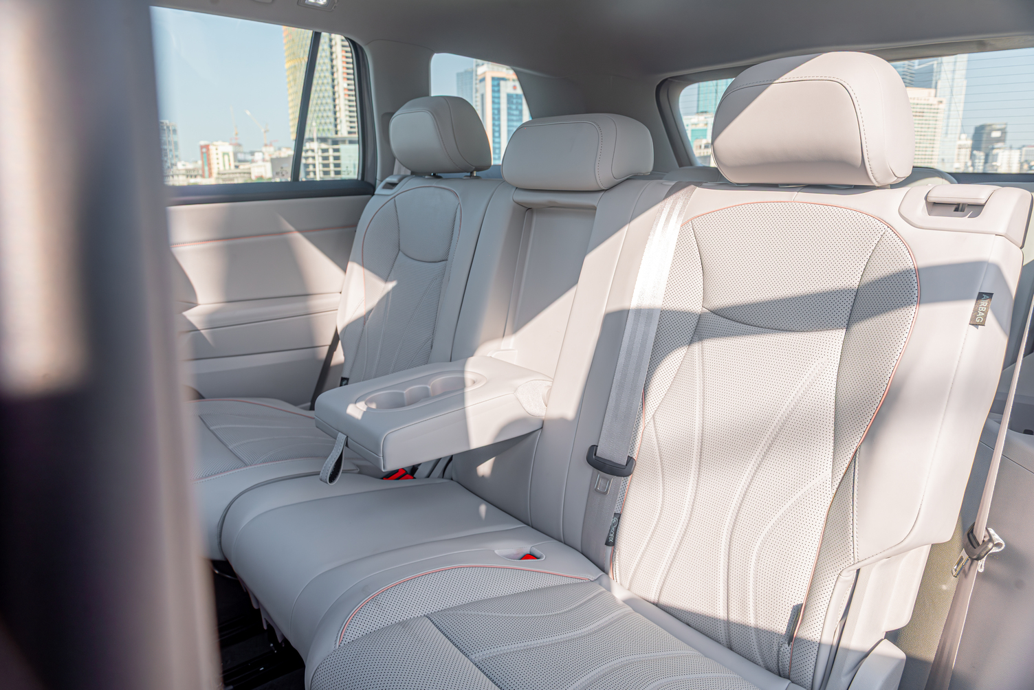 Volkswagen Teramont Pro ra mắt Việt Nam: C&oacute; ghế 'nữ ho&agrave;ng' duy nhất ph&acirc;n kh&uacute;c, muốn lăn b&aacute;nh phải chi hơn 3 tỷ- Ảnh 3.