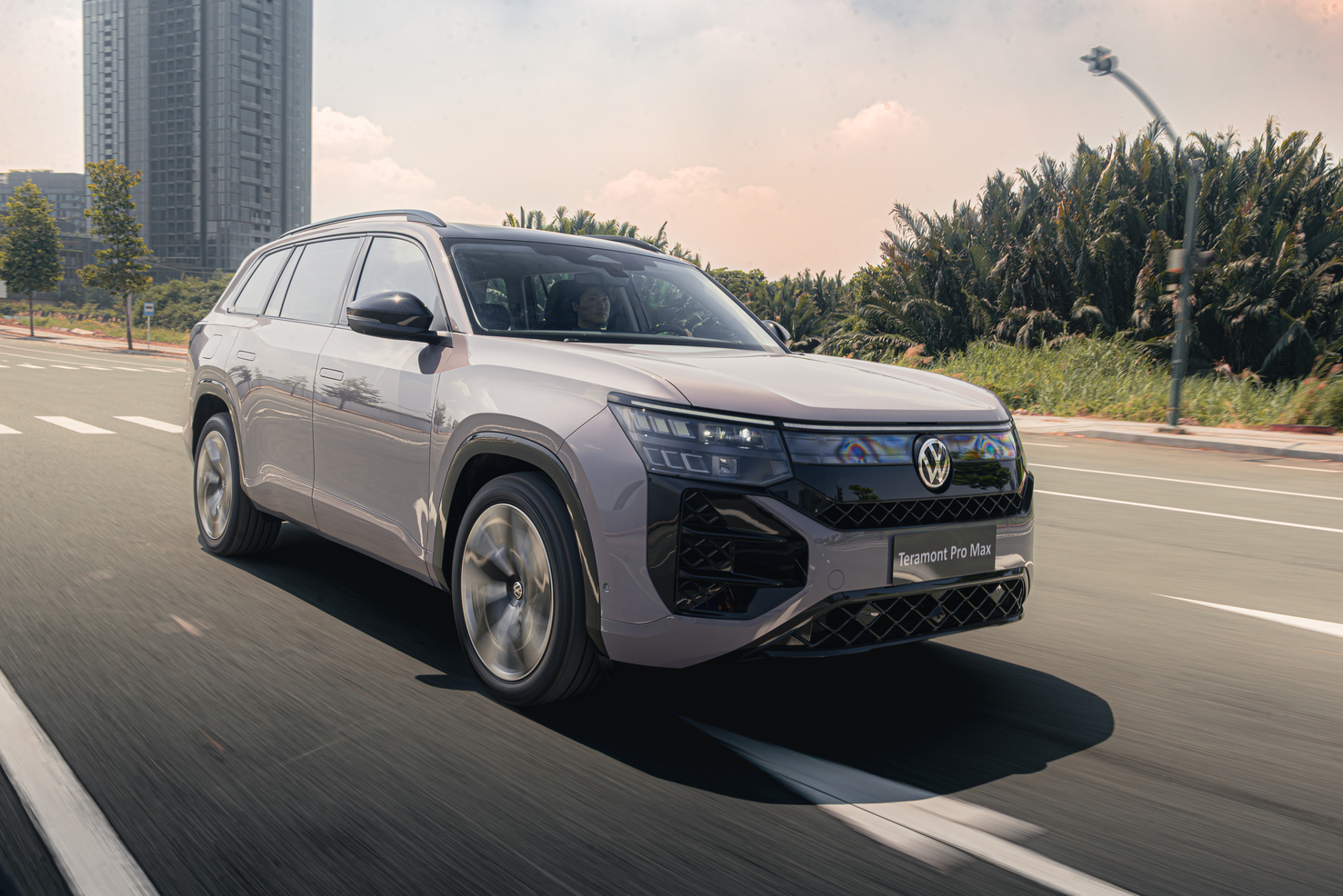 Volkswagen Teramont Pro ra mắt Việt Nam: C&oacute; ghế 'nữ ho&agrave;ng' duy nhất ph&acirc;n kh&uacute;c, muốn lăn b&aacute;nh phải chi hơn 3 tỷ- Ảnh 1.