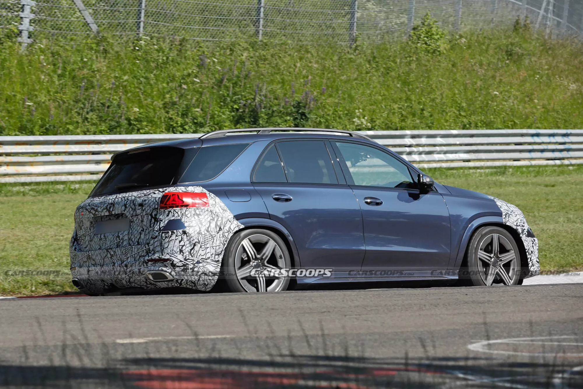 Mercedes lên kế hoạch ra mắt 3 xe cùng lúc: Tất cả đều là SUV, có trang bị gây 'đau ví' với giá xăng hiện tại- Ảnh 4. Mercedes lên kế hoạch ra mắt 3 xe cùng lúc: Tất cả đều là SUV, có trang bị gây 'đau ví' với giá xăng hiện tại- Ảnh 4.