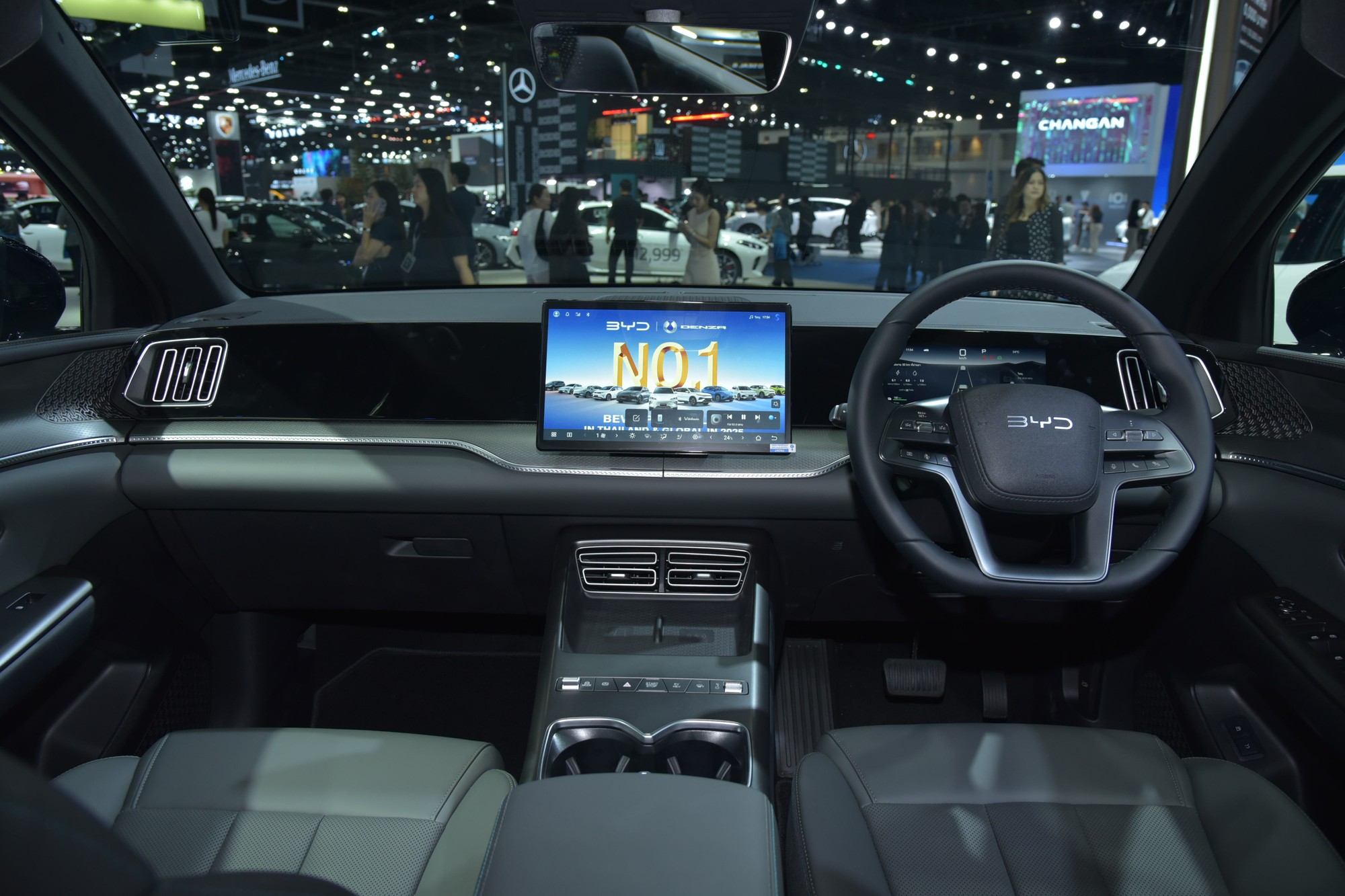 Tôi sang Thái ngồi thử BYD Sealion 5 dễ có cửa về VN: Giá rẻ hơn Xforce, to ngang CX-5, có đủ ADAS- Ảnh 3. Tôi sang Thái ngồi thử BYD Sealion 5 dễ có cửa về VN: Giá rẻ hơn Xforce, to ngang CX-5, có đủ ADAS- Ảnh 3.