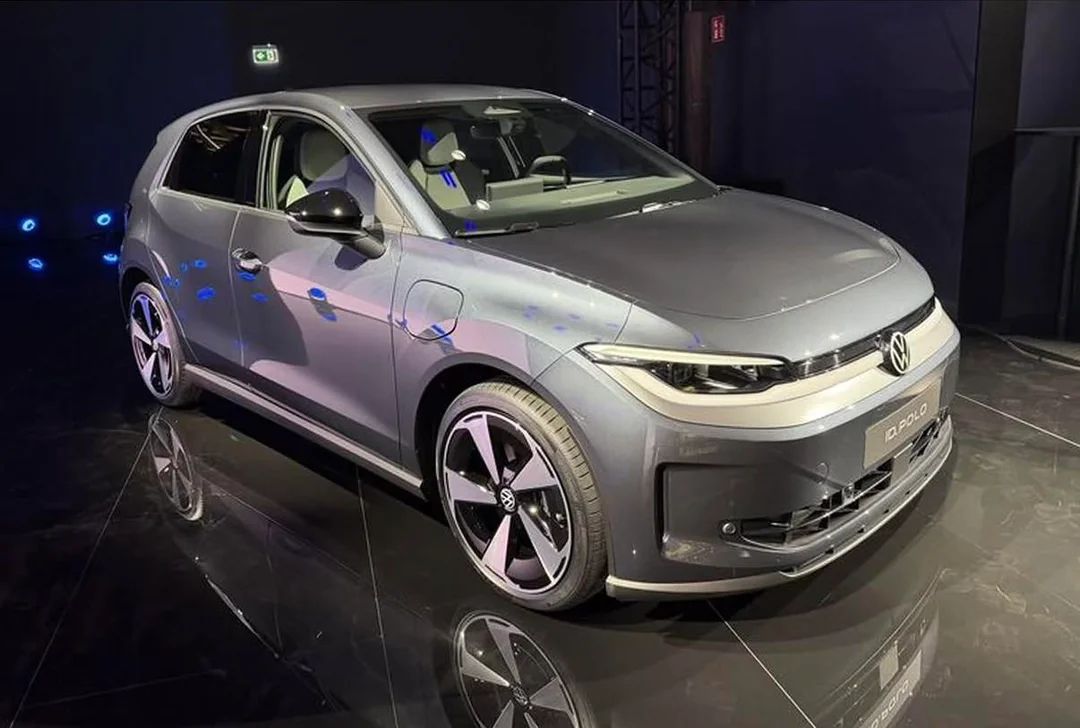 Ngắm Volkswagen Polo thuần điện: Đối thủ mới của Geely EX2 vừa b&aacute;n tại Việt Nam, sạc đầy đi được 450 km, giữ n&uacute;t bấm vật l&yacute; chiều l&ograve;ng fan- Ảnh 2.