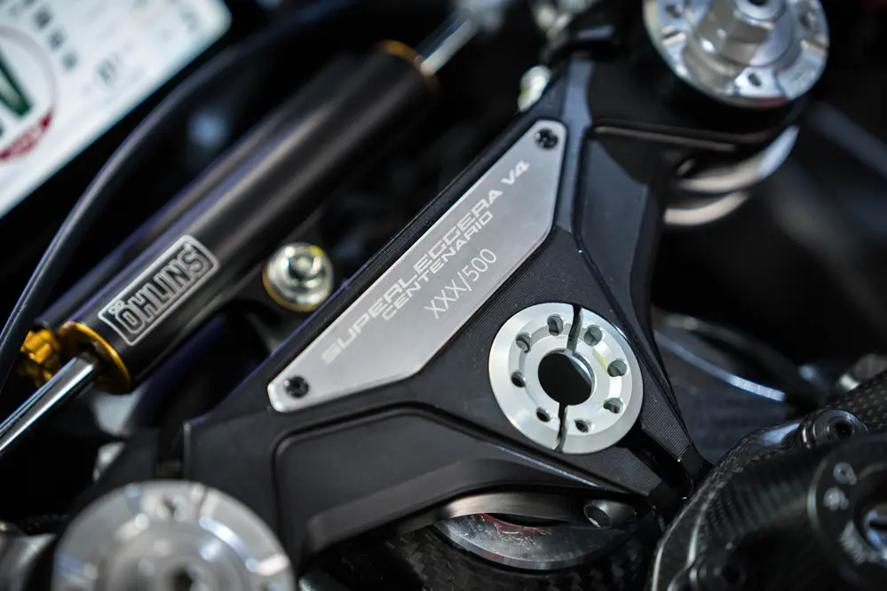 Ducati Superleggera V4 Centenario 2027 ra mắt: Lần đầu tiên xe phổ thông trang bị đĩa phanh carbon-ceramic, sản xuất giới hạn 600 chiếc toàn cầu- Ảnh 3. Ducati Superleggera V4 Centenario 2027 ra mắt: Lần đầu tiên xe phổ thông trang bị đĩa phanh carbon-ceramic, sản xuất giới hạn 600 chiếc toàn cầu- Ảnh 3.