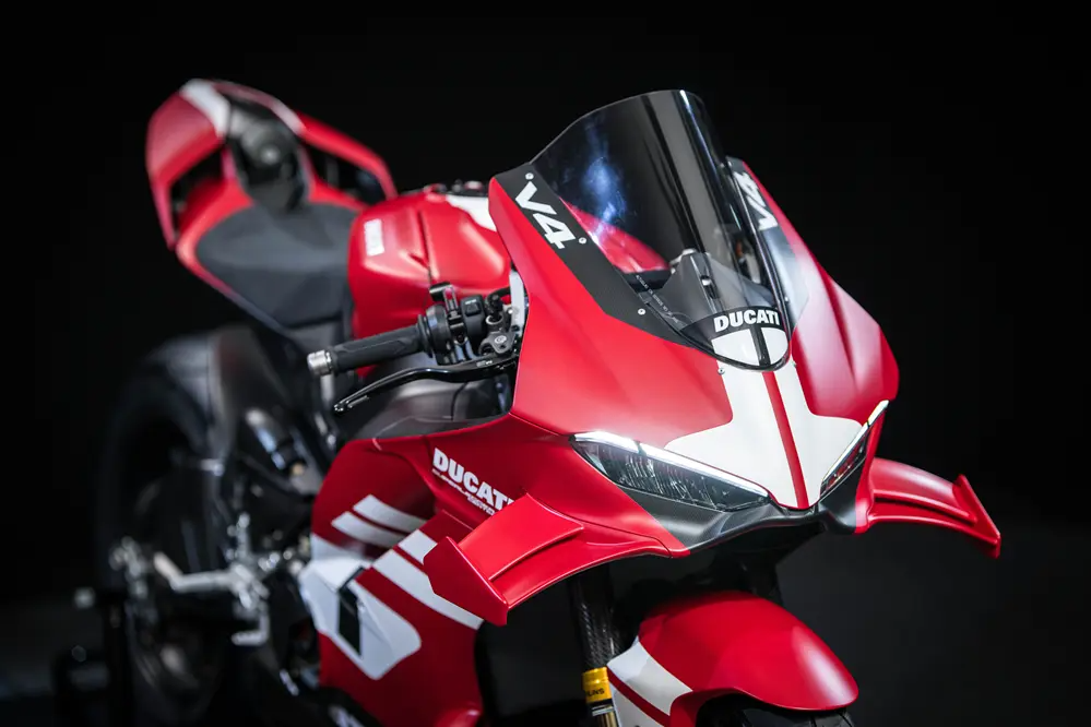 Ducati Superleggera V4 Centenario 2027 ra mắt: Lần đầu tiên xe phổ thông trang bị đĩa phanh carbon-ceramic, sản xuất giới hạn 600 chiếc toàn cầu- Ảnh 1. Ducati Superleggera V4 Centenario 2027 ra mắt: Lần đầu tiên xe phổ thông trang bị đĩa phanh carbon-ceramic, sản xuất giới hạn 600 chiếc toàn cầu- Ảnh 1.