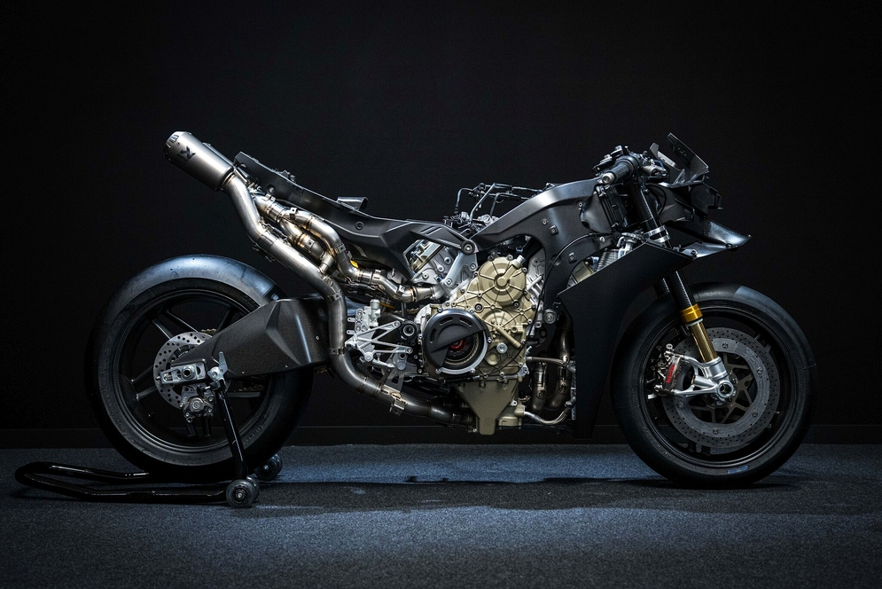 Ducati Superleggera V4 Centenario 2027 ra mắt: Lần đầu tiên xe phổ thông trang bị đĩa phanh carbon-ceramic, sản xuất giới hạn 600 chiếc toàn cầu- Ảnh 5. Ducati Superleggera V4 Centenario 2027 ra mắt: Lần đầu tiên xe phổ thông trang bị đĩa phanh carbon-ceramic, sản xuất giới hạn 600 chiếc toàn cầu- Ảnh 5.