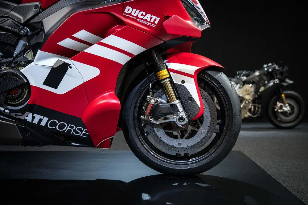 Ducati Superleggera V4 Centenario 2027 ra mắt: Lần đầu tiên xe phổ thông trang bị đĩa phanh carbon-ceramic, sản xuất giới hạn 600 chiếc toàn cầu- Ảnh 6. Ducati Superleggera V4 Centenario 2027 ra mắt: Lần đầu tiên xe phổ thông trang bị đĩa phanh carbon-ceramic, sản xuất giới hạn 600 chiếc toàn cầu- Ảnh 6.