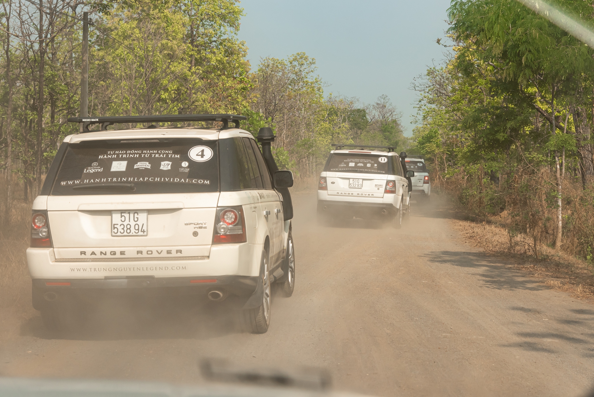 D&agrave;n Range Rover của &ocirc;ng Đặng L&ecirc; Nguy&ecirc;n Vũ vượt cả trăm km &lsquo;bụi đỏ&rsquo; khắc nghiệt ở T&acirc;y Nguy&ecirc;n tới điểm cực Ng&atilde; ba Đ&ocirc;ng Dương- Ảnh 5.