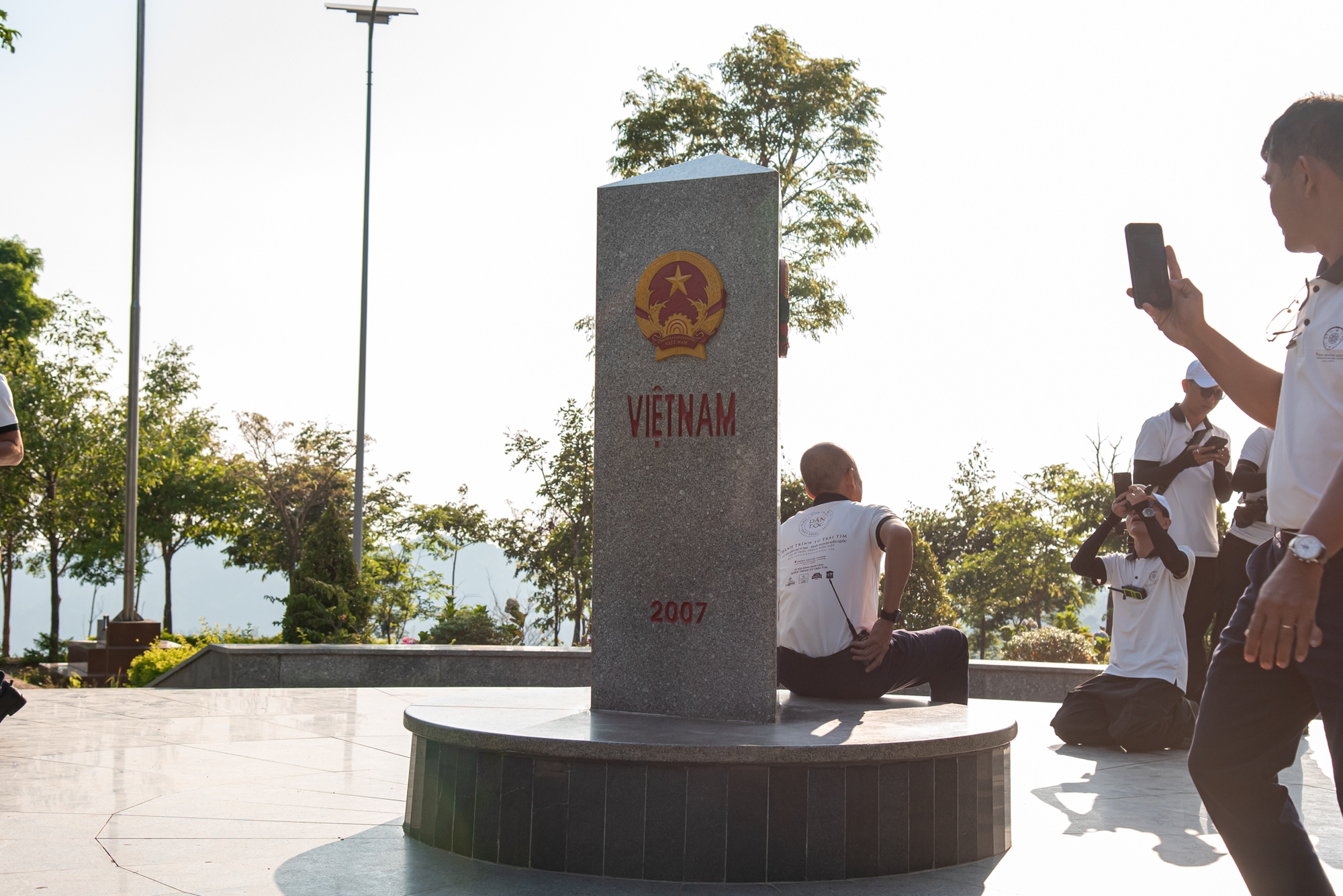 D&agrave;n Range Rover của &ocirc;ng Đặng L&ecirc; Nguy&ecirc;n Vũ vượt cả trăm km &lsquo;bụi đỏ&rsquo; khắc nghiệt ở T&acirc;y Nguy&ecirc;n tới điểm cực Ng&atilde; ba Đ&ocirc;ng Dương- Ảnh 8.