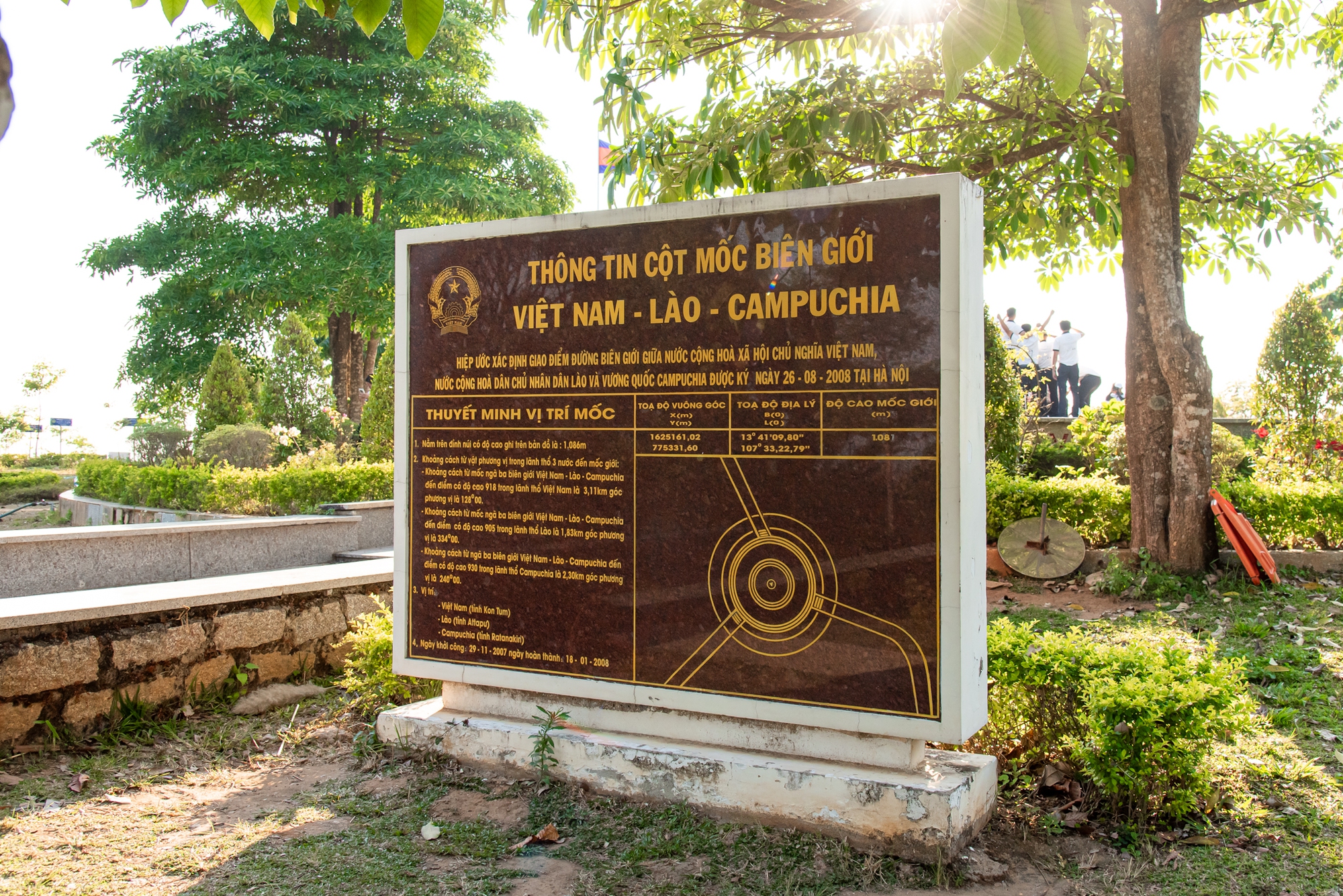 D&agrave;n Range Rover của &ocirc;ng Đặng L&ecirc; Nguy&ecirc;n Vũ vượt cả trăm km &lsquo;bụi đỏ&rsquo; khắc nghiệt ở T&acirc;y Nguy&ecirc;n tới điểm cực Ng&atilde; ba Đ&ocirc;ng Dương- Ảnh 9.