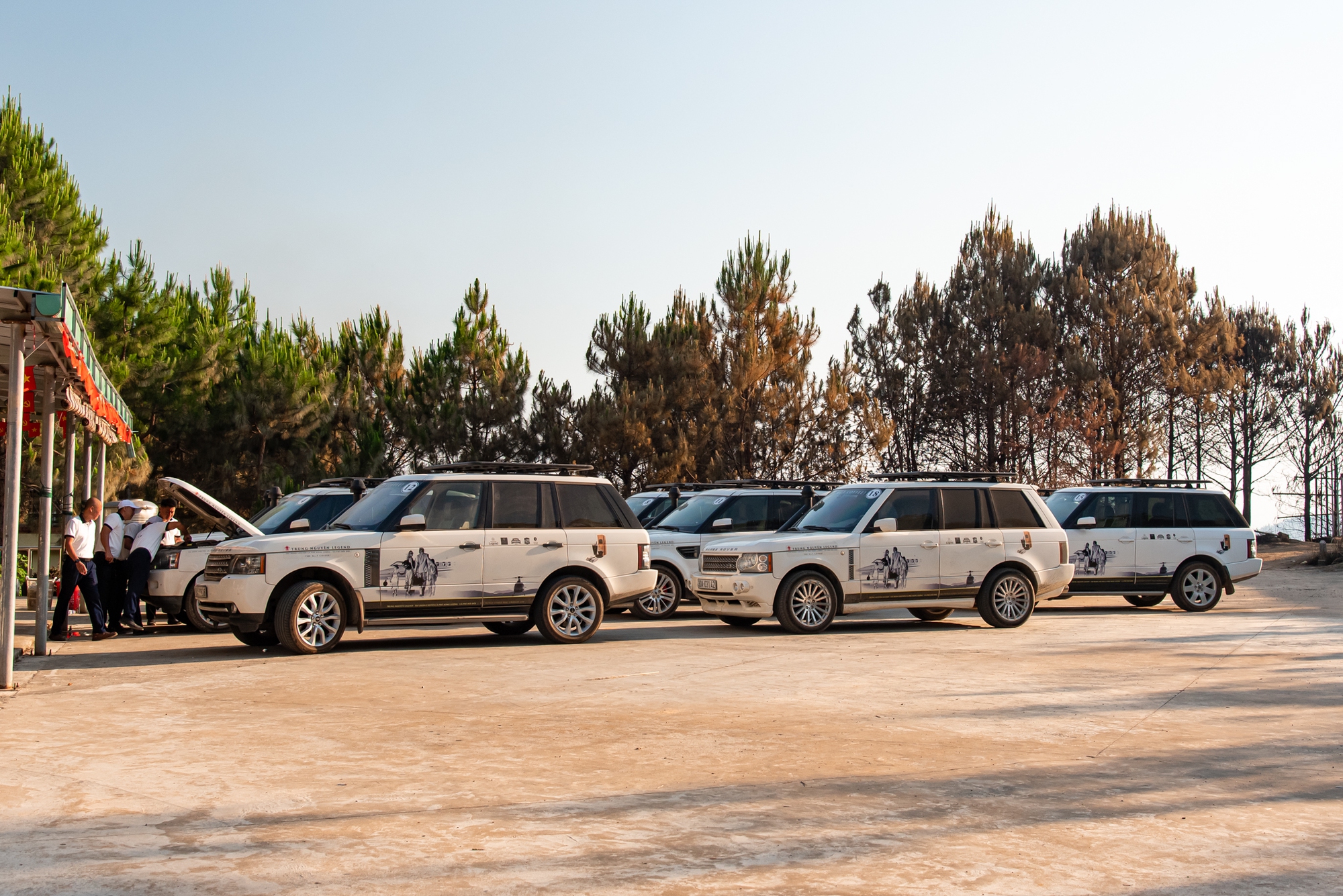 D&agrave;n Range Rover của &ocirc;ng Đặng L&ecirc; Nguy&ecirc;n Vũ vượt cả trăm km &lsquo;bụi đỏ&rsquo; khắc nghiệt ở T&acirc;y Nguy&ecirc;n tới điểm cực Ng&atilde; ba Đ&ocirc;ng Dương- Ảnh 14.