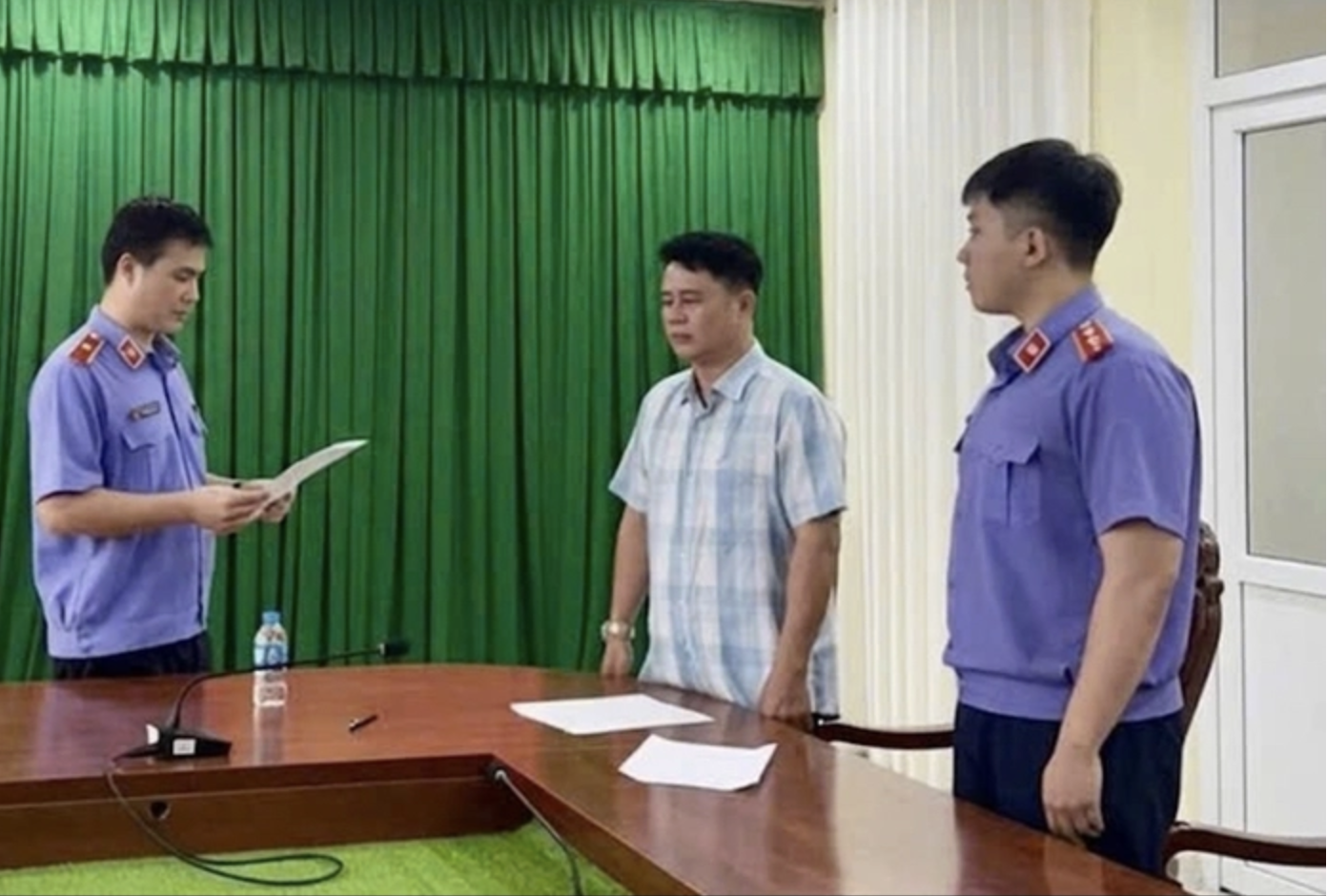 Vụ nữ sinh tử vong ở Vĩnh Long: Bạn đọc đề nghị l&agrave;m r&otilde; mối li&ecirc;n hệ giữa 2 cựu c&ocirc;ng an với t&agrave;i xế- Ảnh 1.