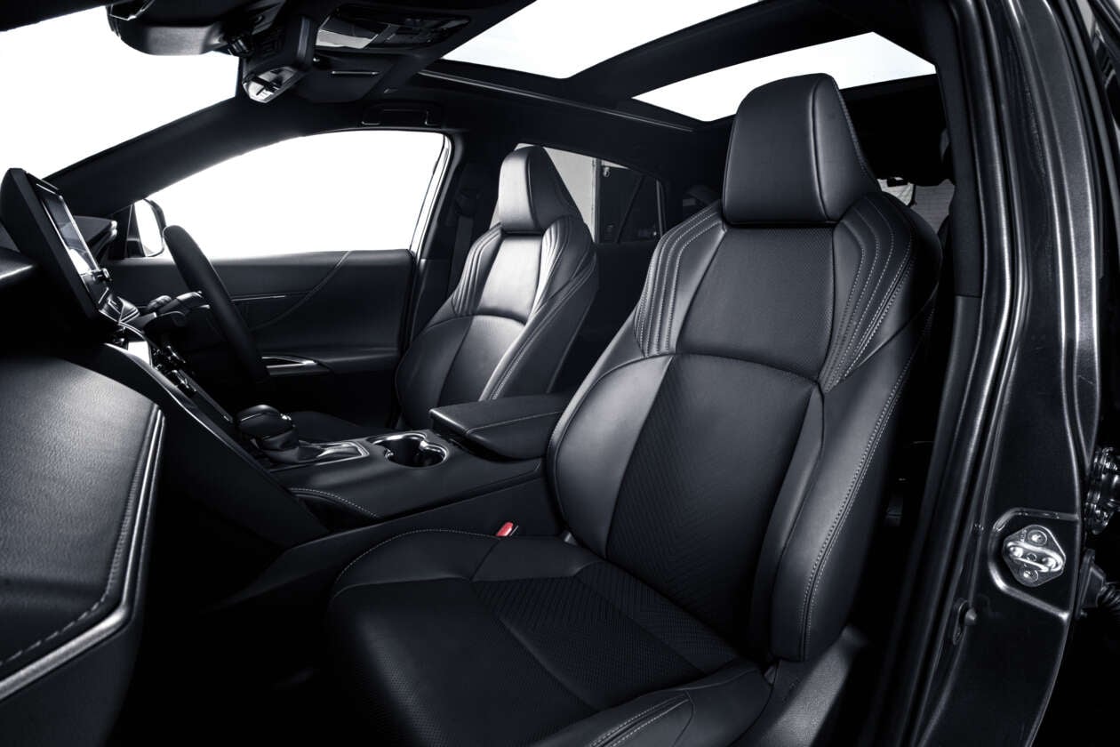 Toyota Venza 2026 ra mắt ĐNÁ: Giá quy đổi gần 2 tỷ đồng, động cơ hybrid như Camry, màn hình dễ gây tranh cãi- Ảnh 10. Toyota Venza 2026 ra mắt ĐNÁ: Giá quy đổi gần 2 tỷ đồng, động cơ hybrid như Camry, màn hình dễ gây tranh cãi- Ảnh 10.