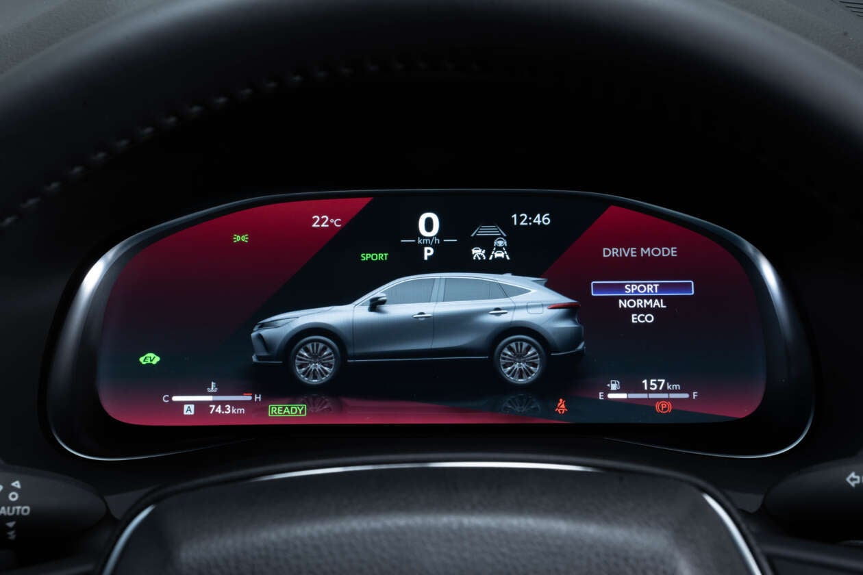 Toyota Venza 2026 ra mắt ĐNÁ: Giá quy đổi gần 2 tỷ đồng, động cơ hybrid như Camry, màn hình dễ gây tranh cãi- Ảnh 5. Toyota Venza 2026 ra mắt ĐNÁ: Giá quy đổi gần 2 tỷ đồng, động cơ hybrid như Camry, màn hình dễ gây tranh cãi- Ảnh 5.