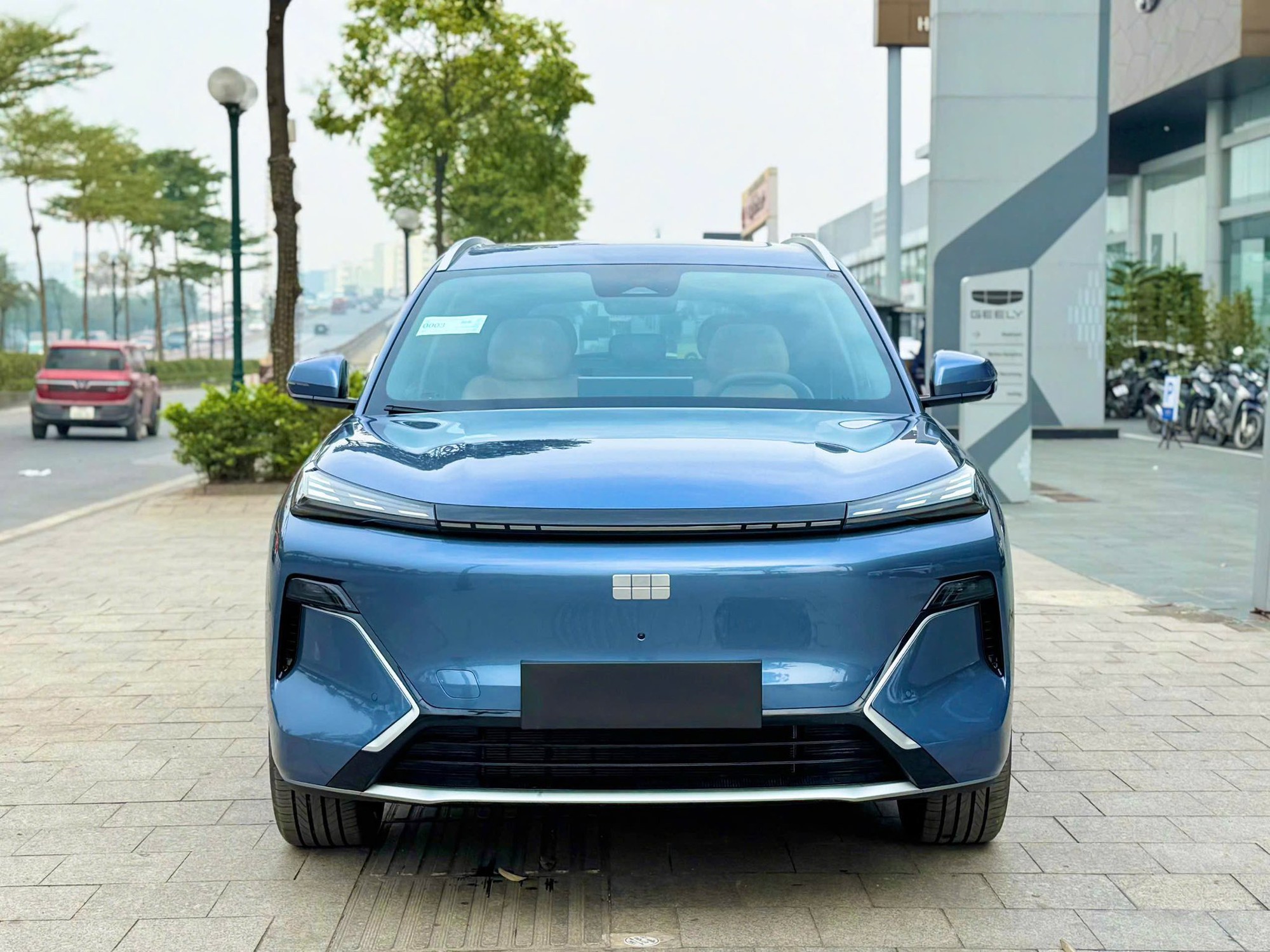 Geely EX5 EM-i - PHEV ngang cỡ CR-V c&oacute; gi&aacute; dự kiến từ hơn 840 triệu đồng cho 3 bản tại Việt Nam: Trang bị xịn, ăn xăng ngang xe m&aacute;y- Ảnh 2.