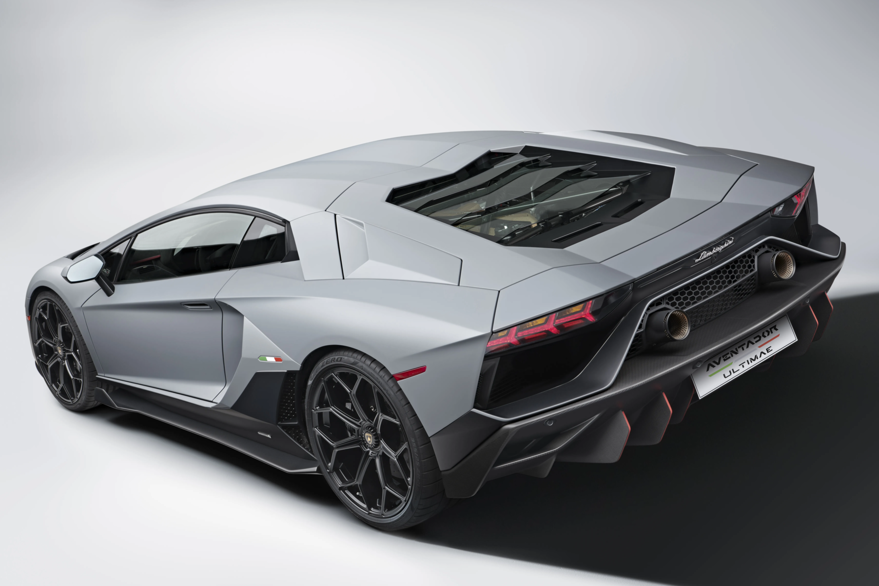 Hãng 'hét' giá nắp bình xăng hơn 1.200 USD, chủ xe Lamborghini Aventador thay thế bằng phụ tùng của chiếc xe từng 'hot' tại Việt Nam với giá chỉ 40 USD- Ảnh 1. Hãng 'hét' giá nắp bình xăng hơn 1.200 USD, chủ xe Lamborghini Aventador thay thế bằng phụ tùng của chiếc xe từng 'hot' tại Việt Nam với giá chỉ 40 USD- Ảnh 1.