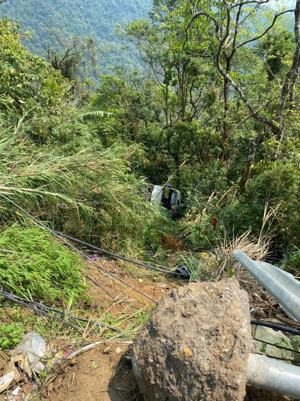 Vụ xe khách chở đoàn nhân viên ngân hàng lao xuống vực ở Tam Đảo: Danh sách các nạn nhân- Ảnh 3. Vụ xe khách chở đoàn nhân viên ngân hàng lao xuống vực ở Tam Đảo: Danh sách các nạn nhân- Ảnh 3.