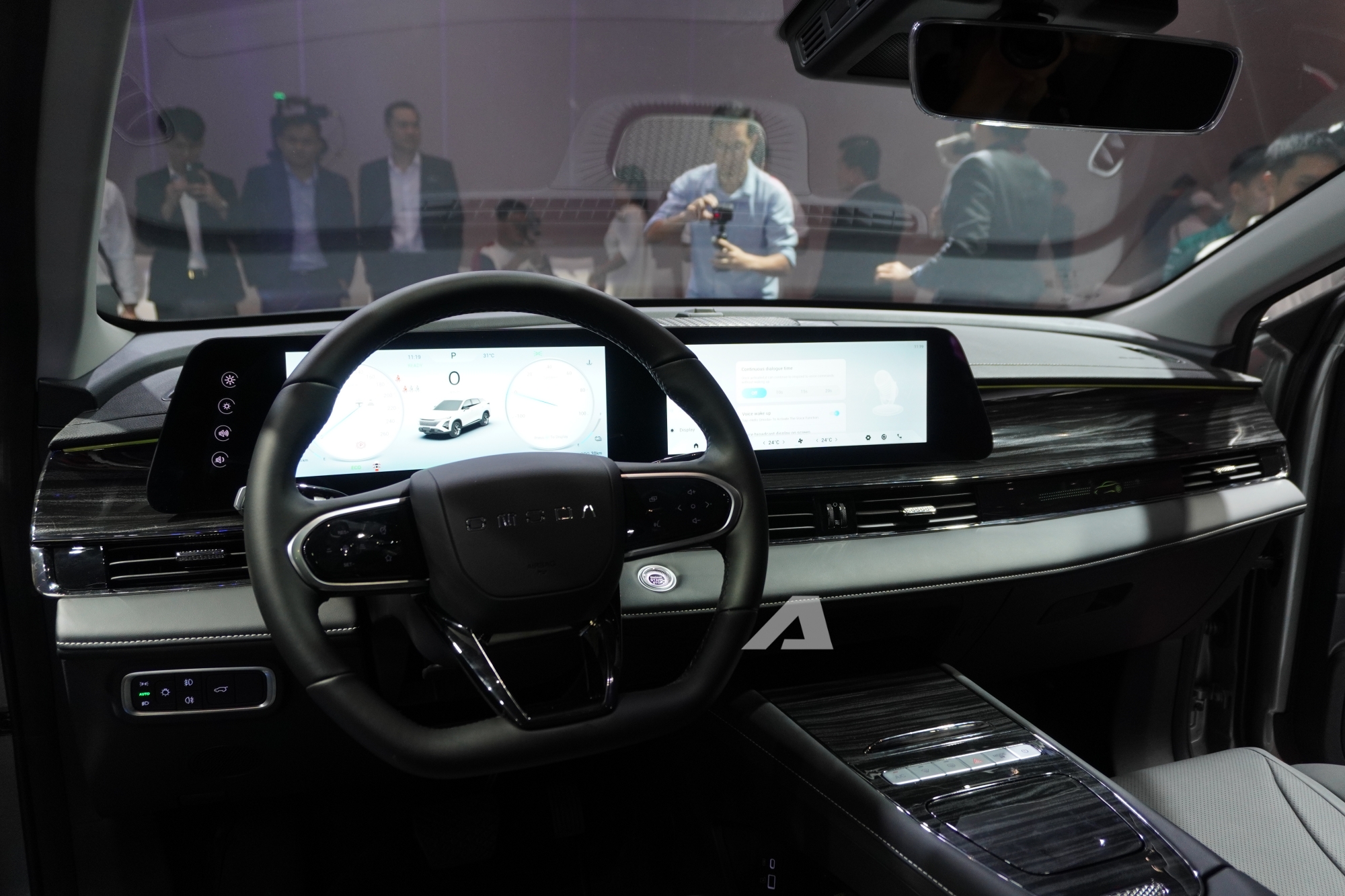 So sánh 2 phiên bản Omoda C5 SHS vừa ra mắt người Việt: Chênh 80 triệu đồng, đánh đổi tiện nghi và ADAS- Ảnh 3. So sánh 2 phiên bản Omoda C5 SHS vừa ra mắt người Việt: Chênh 80 triệu đồng, đánh đổi tiện nghi và ADAS- Ảnh 3.