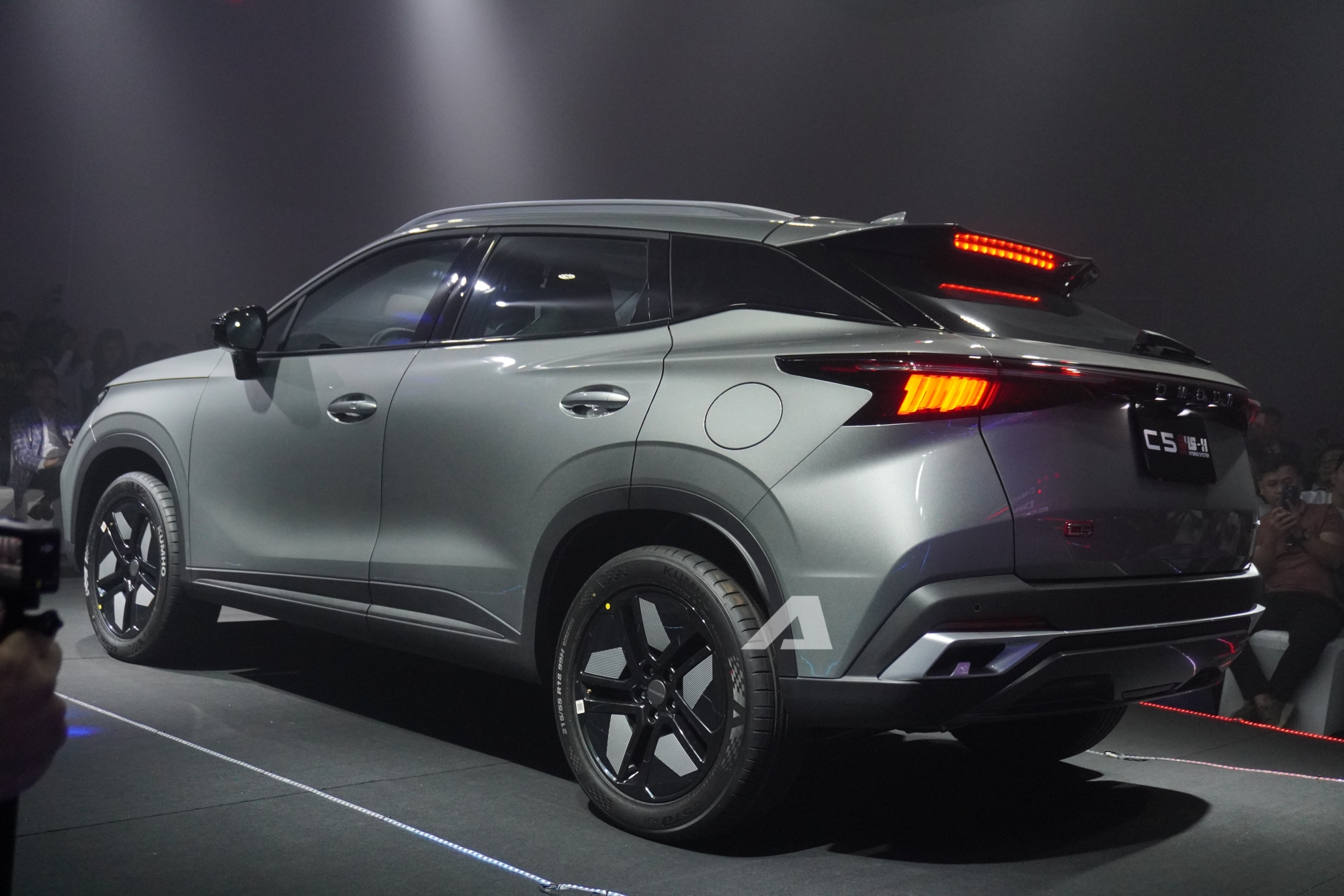 So sánh 2 phiên bản Omoda C5 SHS vừa ra mắt người Việt: Chênh 80 triệu đồng, đánh đổi tiện nghi và ADAS- Ảnh 6. So sánh 2 phiên bản Omoda C5 SHS vừa ra mắt người Việt: Chênh 80 triệu đồng, đánh đổi tiện nghi và ADAS- Ảnh 6.