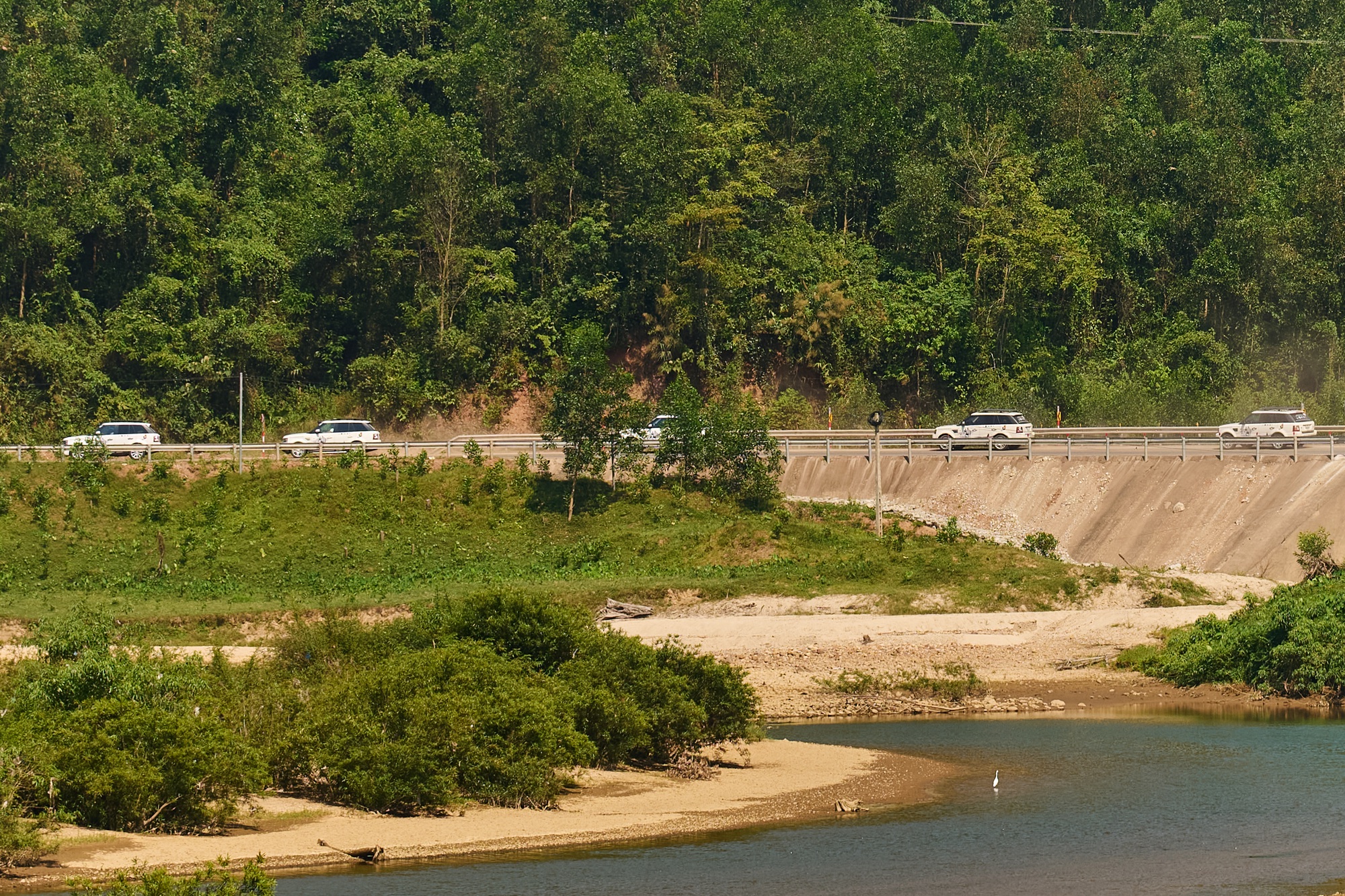 Rời đại ng&agrave;n T&acirc;y Nguy&ecirc;n, d&agrave;n 16 xe Range Rover dừng ch&acirc;n tại Đ&agrave; Nẵng, chuẩn bị cho chặng đường hướng tới Thủ đ&ocirc;- Ảnh 9.