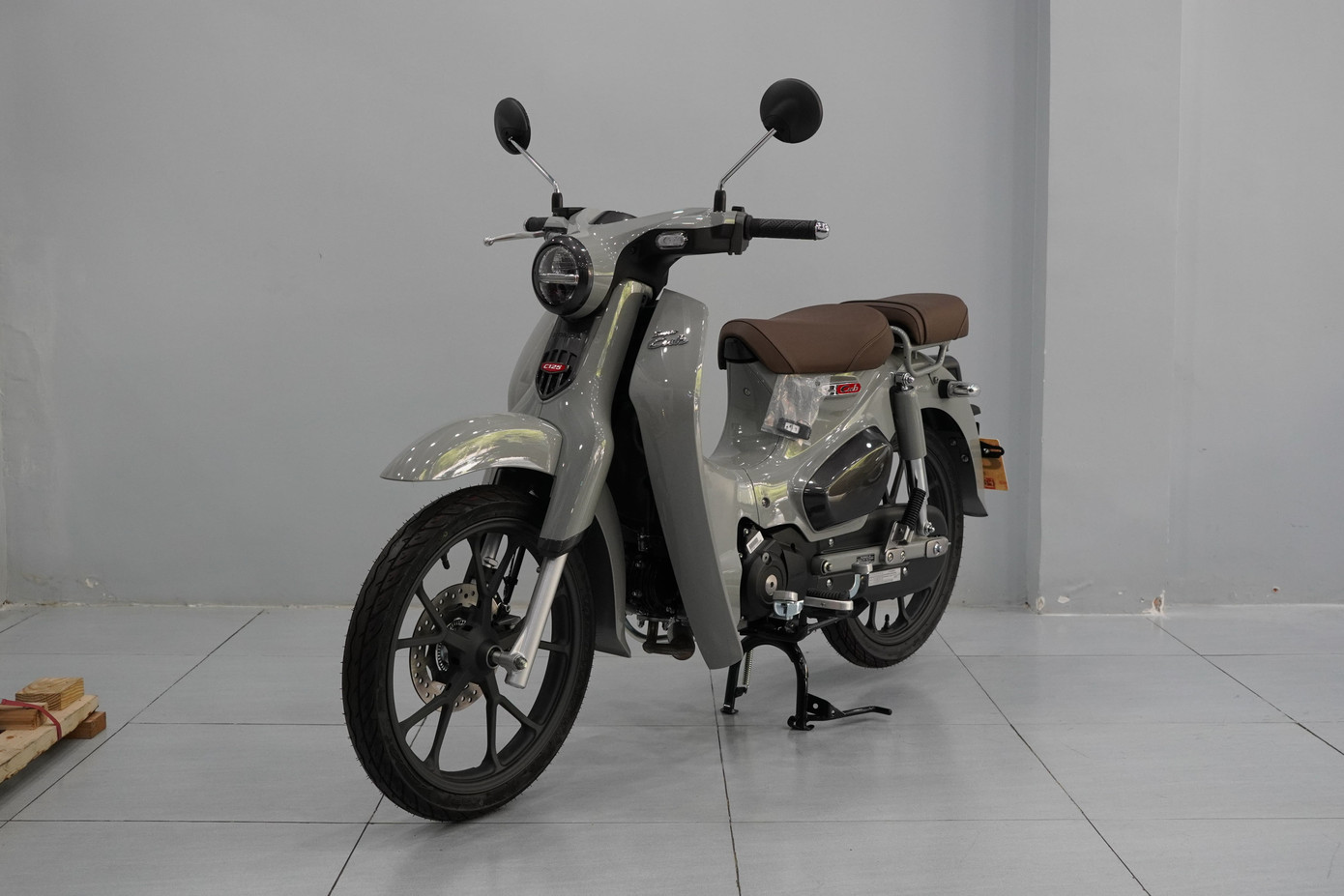 Honda Super Cub nhập Th&aacute;i gi&aacute; ngang ngửa SH350i- Ảnh 3.