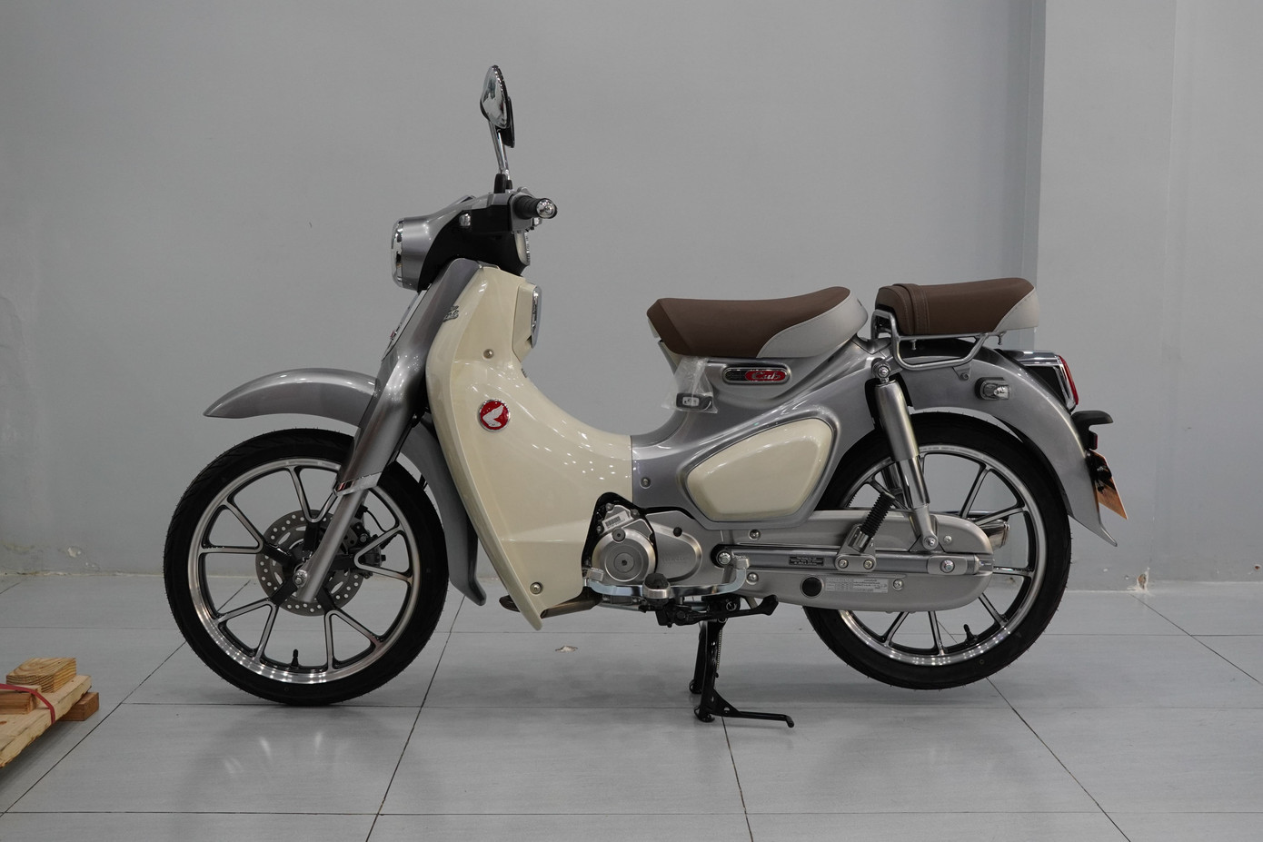 Honda Super Cub nhập Th&aacute;i gi&aacute; ngang ngửa SH350i- Ảnh 6.