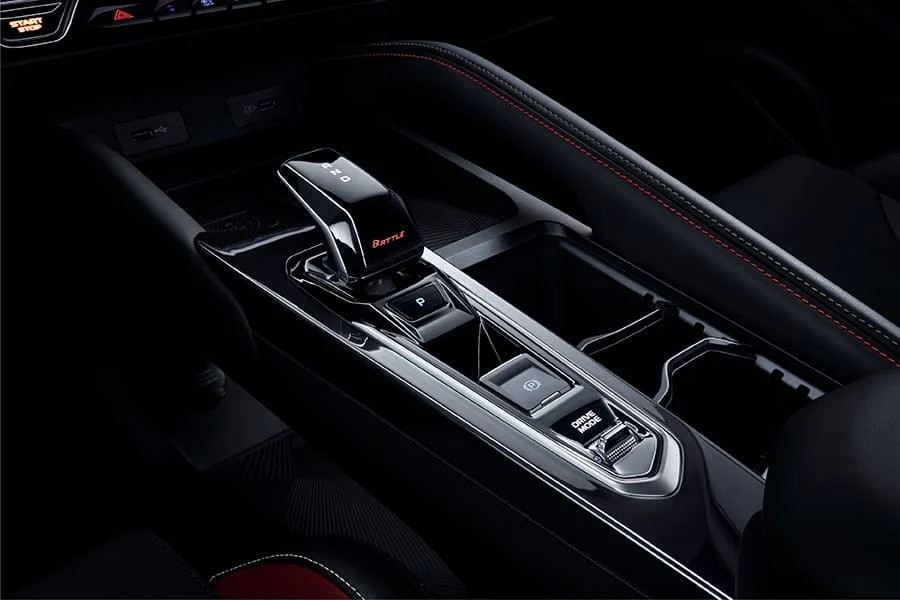 Geely Coolray facelift bất ngờ được bắt gặp ở Việt Nam: Thiết kế mới, m&agrave;n h&igrave;nh to như laptop, động cơ mạnh hơn- Ảnh 10.