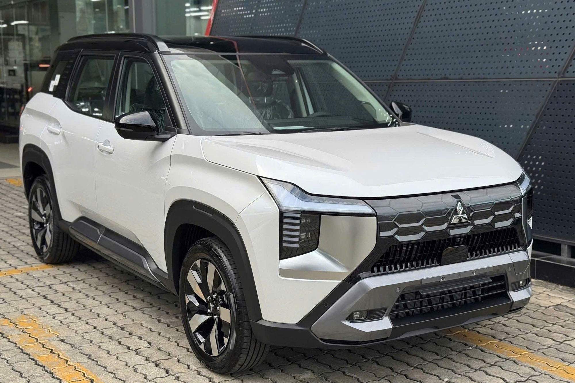 Mua xe Mitsubishi th&aacute;ng n&agrave;y đỡ tới gần 80 triệu đồng ph&iacute; lăn b&aacute;nh: Triton khuyến m&atilde;i khủng nhất, Xpander bản mới vừa ra kh&ocirc;ng c&oacute; ngoại lệ- Ảnh 3.