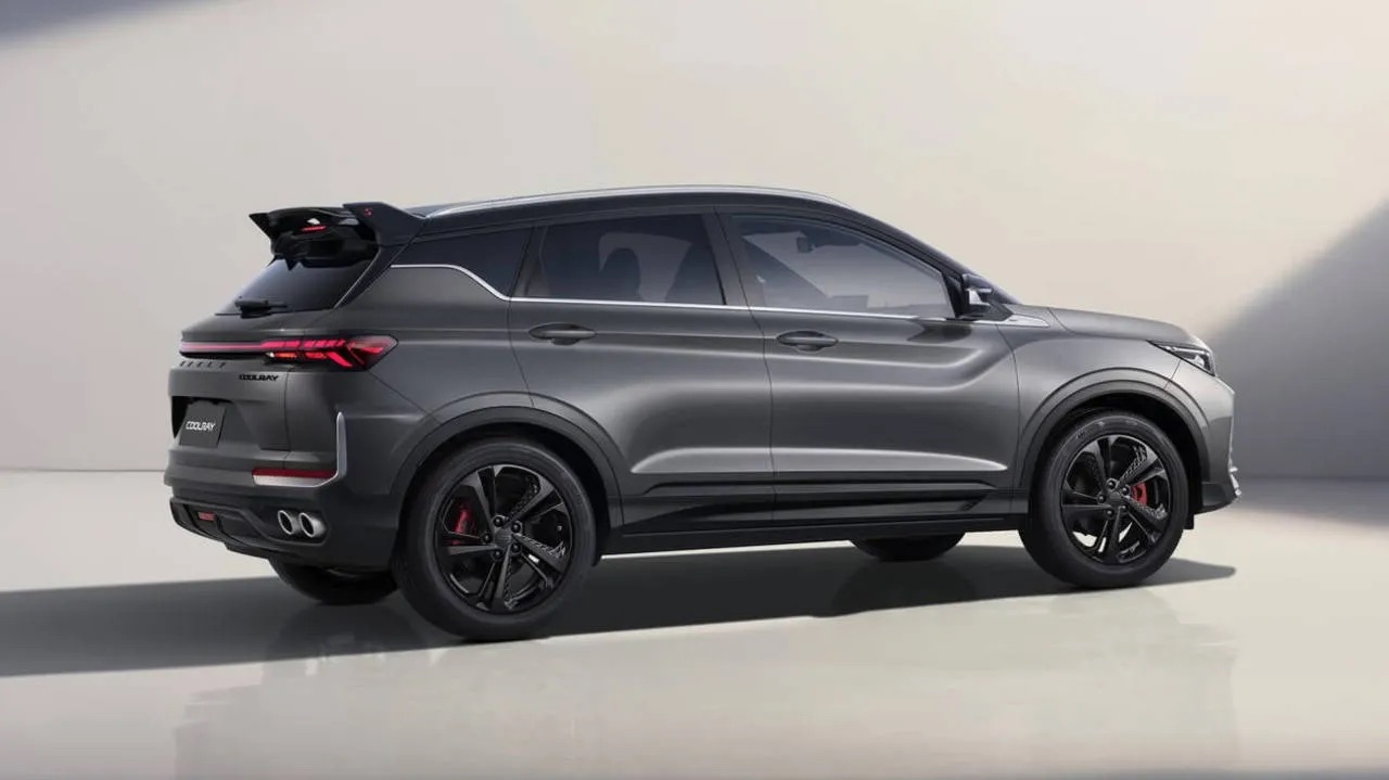 Geely Coolray facelift bất ngờ được bắt gặp ở Việt Nam: Thiết kế mới, m&agrave;n h&igrave;nh to như laptop, động cơ mạnh hơn- Ảnh 5.