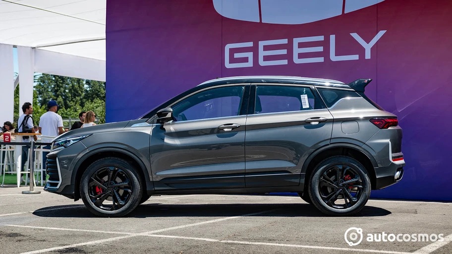 Geely Coolray facelift bất ngờ được bắt gặp ở Việt Nam: Thiết kế mới, m&agrave;n h&igrave;nh to như laptop, động cơ mạnh hơn- Ảnh 6.