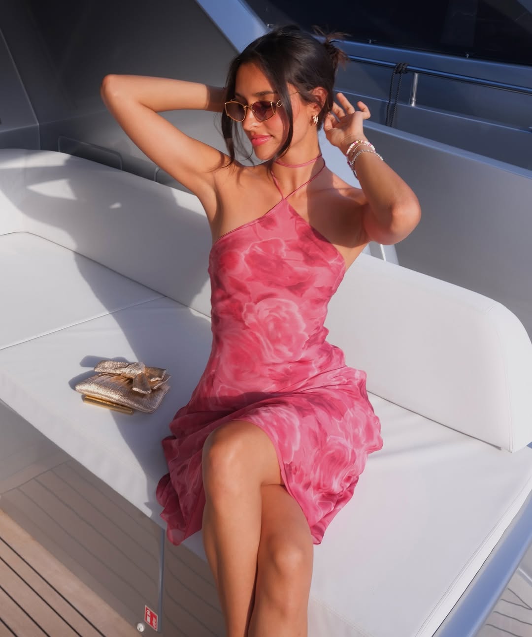 C&ocirc; d&acirc;u hot nhất to&agrave;n cầu ngồi si&ecirc;u xe 300 tỷ về dinh: Mặt thi&ecirc;n thần body &aacute;c quỷ, mặc đẹp đến nỗi mỗi khung h&igrave;nh đều h&oacute;a b&igrave;a magazine- Ảnh 14.