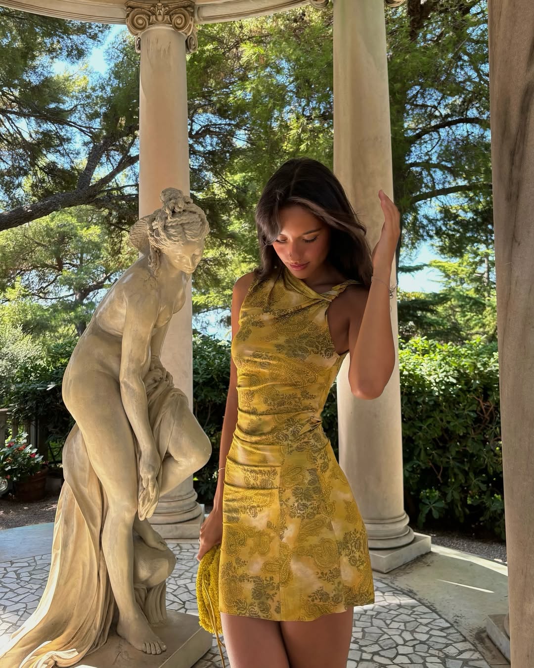 C&ocirc; d&acirc;u hot nhất to&agrave;n cầu ngồi si&ecirc;u xe 300 tỷ về dinh: Mặt thi&ecirc;n thần body &aacute;c quỷ, mặc đẹp đến nỗi mỗi khung h&igrave;nh đều h&oacute;a b&igrave;a magazine- Ảnh 21.