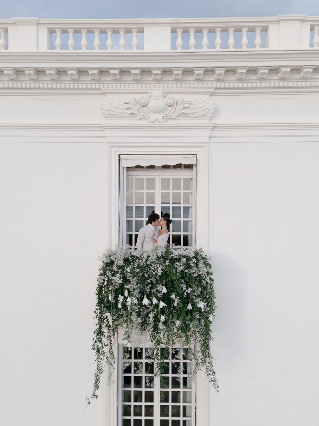 C&ocirc; d&acirc;u hot nhất to&agrave;n cầu ngồi si&ecirc;u xe 300 tỷ về dinh: Mặt thi&ecirc;n thần body &aacute;c quỷ, mặc đẹp đến nỗi mỗi khung h&igrave;nh đều h&oacute;a b&igrave;a magazine- Ảnh 3.