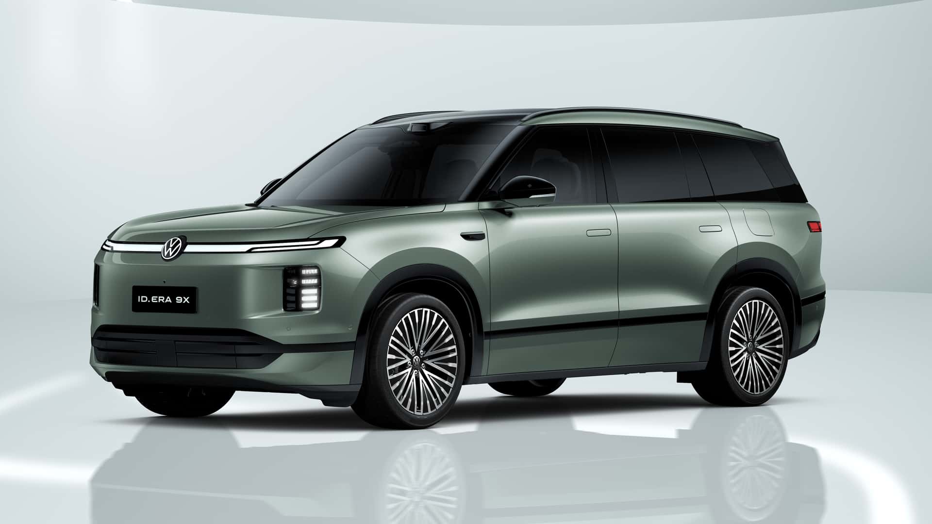 Volkswagen sắp c&oacute; xe gia đ&igrave;nh mới: M&agrave;n h&igrave;nh khủng 31,2inch, đ&egrave;n viền nội thất d&agrave;i gần 13m quanh xe, động cơ hybrid chạy tới 400km kh&ocirc;ng cần xăng- Ảnh 1.