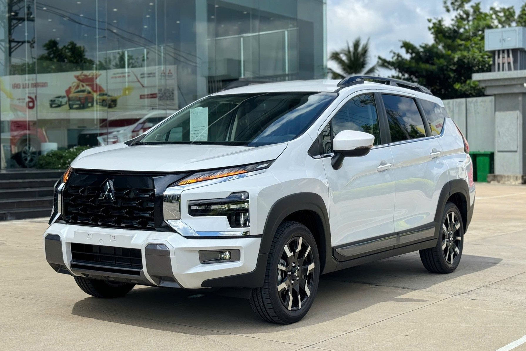 Mua xe Mitsubishi th&aacute;ng n&agrave;y đỡ tới gần 80 triệu đồng ph&iacute; lăn b&aacute;nh: Triton khuyến m&atilde;i khủng nhất, Xpander bản mới vừa ra kh&ocirc;ng c&oacute; ngoại lệ- Ảnh 2.