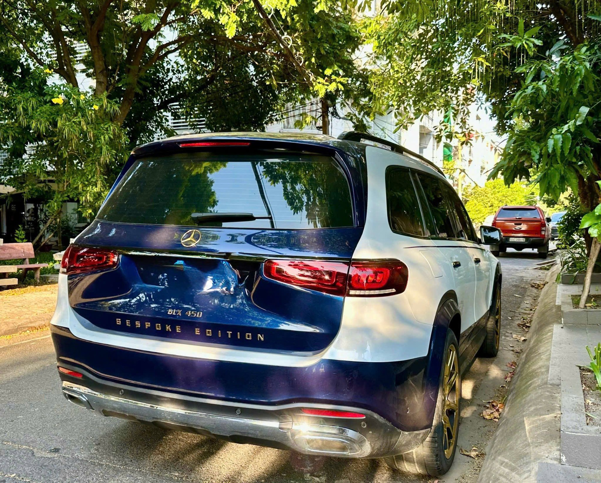 Chiếc Mercedes-Benz GLS 450 n&agrave;y k&eacute;n người nhưng đổi lại đủ nổi bật v&agrave; hiếm: Độ tổng cộng hết 5 tỷ, mạ v&agrave;ng hết 3 tỷ m&agrave; b&aacute;n lại 'chỉ' 4 tỷ đồng- Ảnh 5.