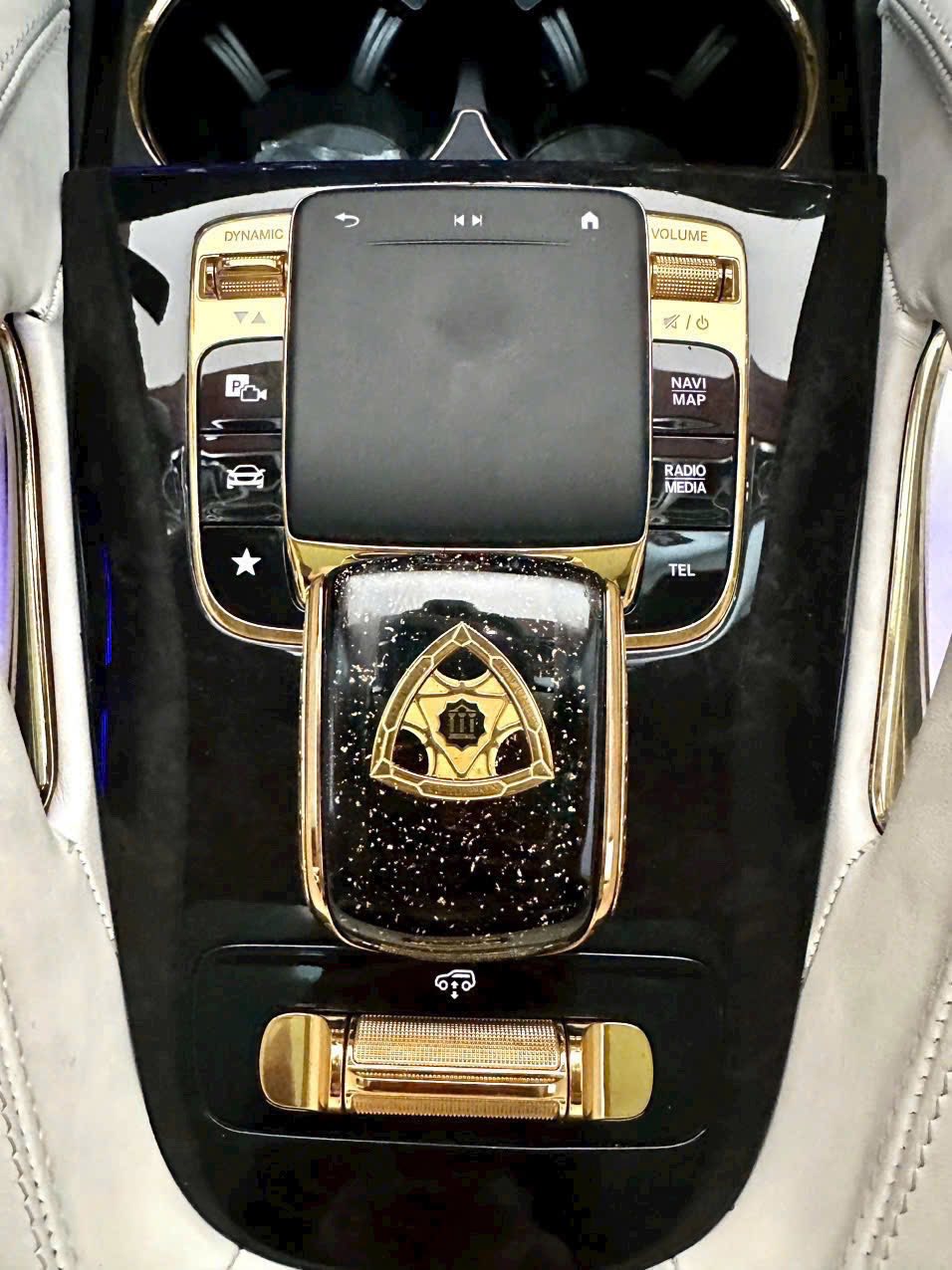 Chiếc Mercedes-Benz GLS 450 n&agrave;y k&eacute;n người nhưng đổi lại đủ nổi bật v&agrave; hiếm: Độ tổng cộng hết 5 tỷ, mạ v&agrave;ng hết 3 tỷ m&agrave; b&aacute;n lại 'chỉ' 4 tỷ đồng- Ảnh 9.