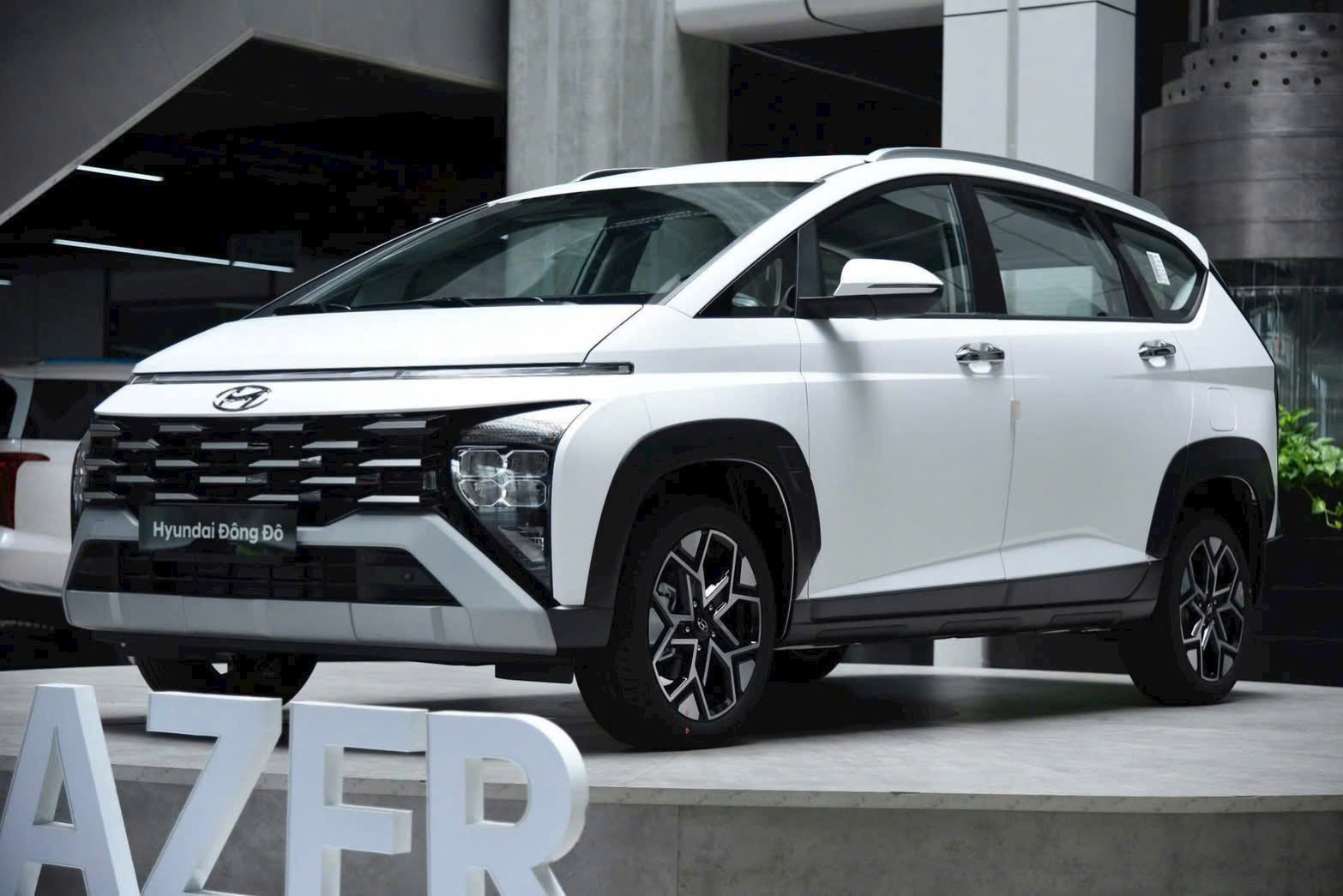 Loạt xe Hyundai chạm &lsquo;đ&aacute;y&rsquo; gi&aacute; mới sau Tết: Stargazer giảm s&acirc;u 107 triệu, Creta duy tr&igrave; sức n&oacute;ng, Grand i10 bất ngờ gia nhập đường đua- Ảnh 1.