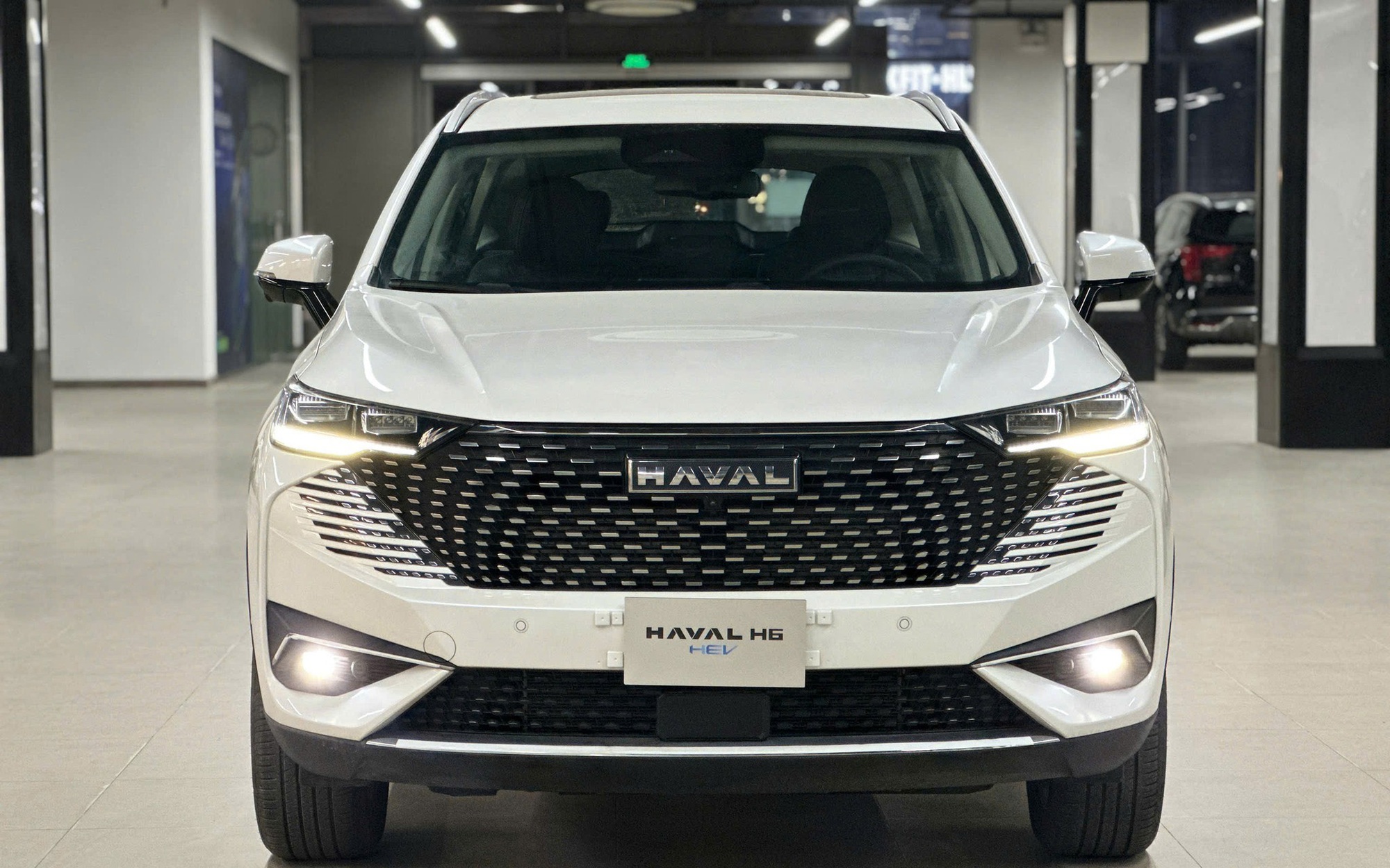 Haval H6 giảm gi&aacute; kỷ lục c&ograve;n 685 triệu đồng tại đại l&yacute;: Xe hybrid ngang cỡ CR-V, nhiều c&ocirc;ng nghệ, nhưng rẻ hơn cả ph&acirc;n kh&uacute;c dưới- Ảnh 2.