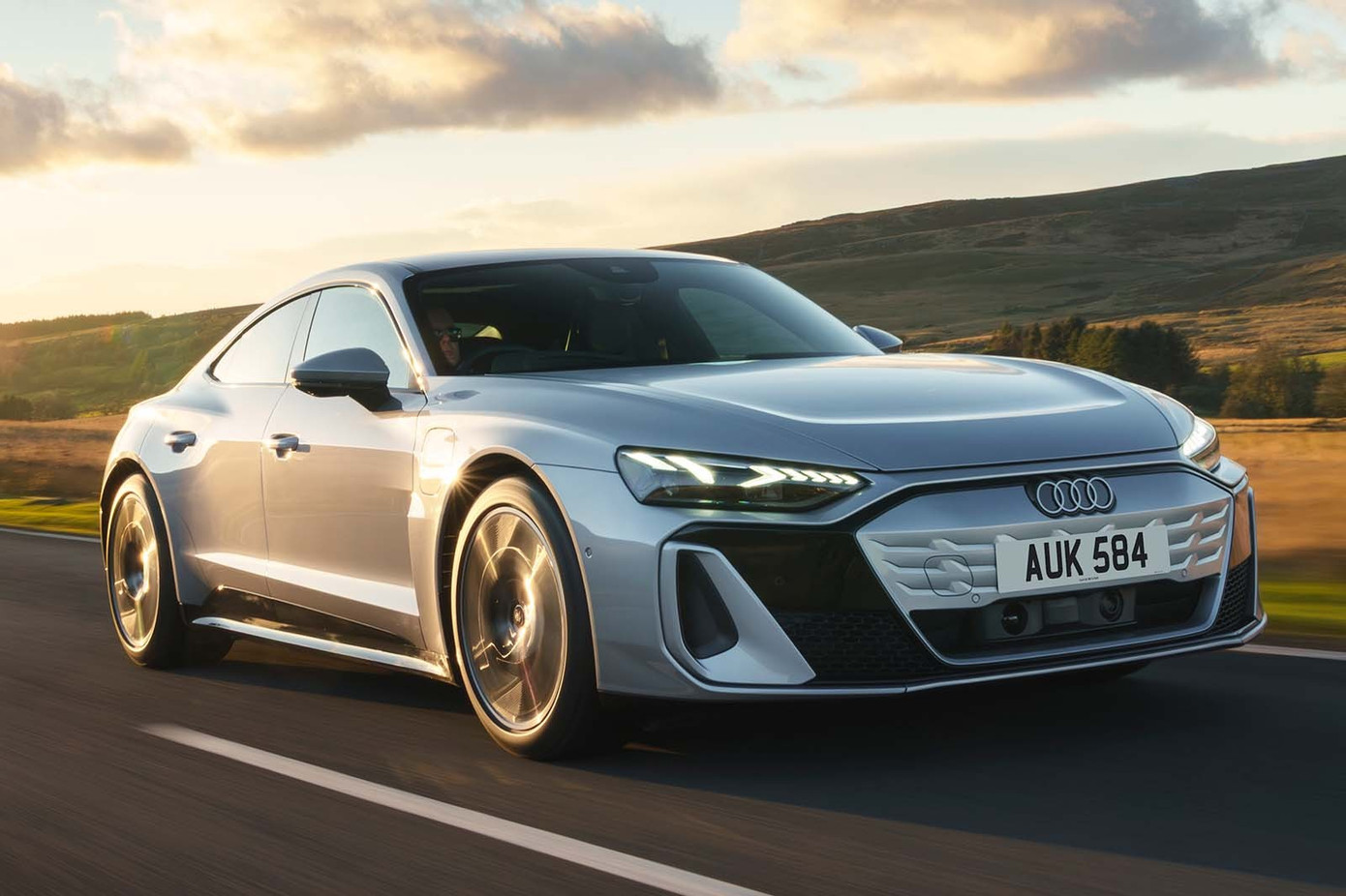 Những mẫu xe điện hạng sang tốt nhất hiện nay- Ảnh 5.