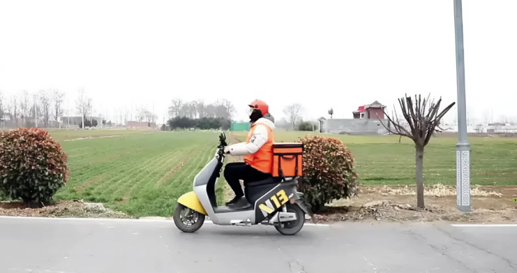 Bỏ phố x&aacute;, ch&agrave;ng trai 26 tuổi l&agrave;m shipper độc quyền ở n&ocirc;ng th&ocirc;n, kiếm gần 40 triệu đồng/th&aacute;ng: Lương cao, đỡ cạnh tranh lại gần gia đ&igrave;nh- Ảnh 2.