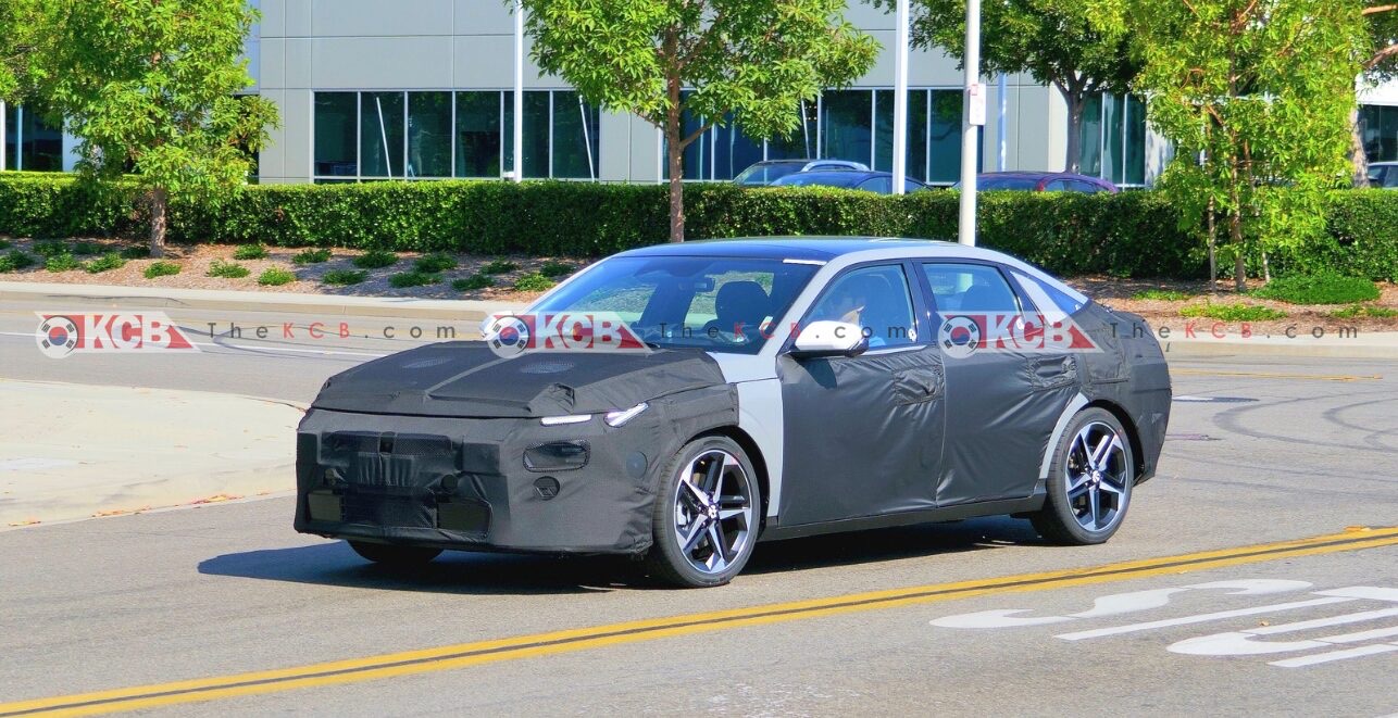 Xem trước nội thất Hyundai Elantra đời mới: Sang, xịn hơn Civic, Mazda3 với màn hình lớn, lược bỏ nhiều nút bấm- Ảnh 3. Xem trước nội thất Hyundai Elantra đời mới: Sang, xịn hơn Civic, Mazda3 với màn hình lớn, lược bỏ nhiều nút bấm- Ảnh 3.