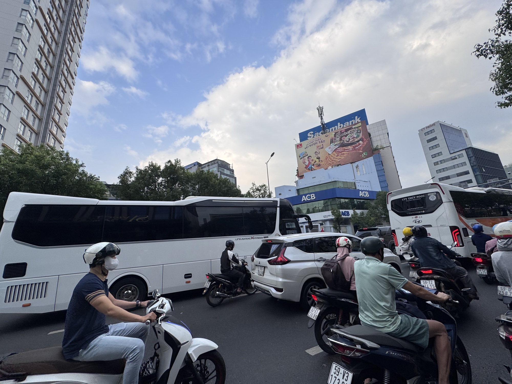 C&aacute;c nh&agrave; xe rục rịch tăng gi&aacute; v&eacute; v&agrave; cước vận chuyển- Ảnh 2.