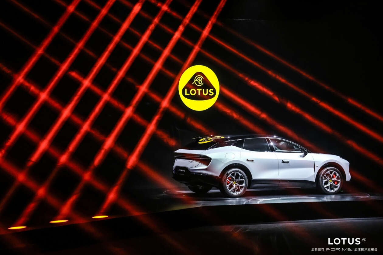 Lotus Eletre dễ bán ở Việt Nam có bản mới: Động cơ hybrid chạy 1.200km/bình xăng, màn hình khủng, HUD thực tế ảo- Ảnh 5. Lotus Eletre dễ bán ở Việt Nam có bản mới: Động cơ hybrid chạy 1.200km/bình xăng, màn hình khủng, HUD thực tế ảo- Ảnh 5.