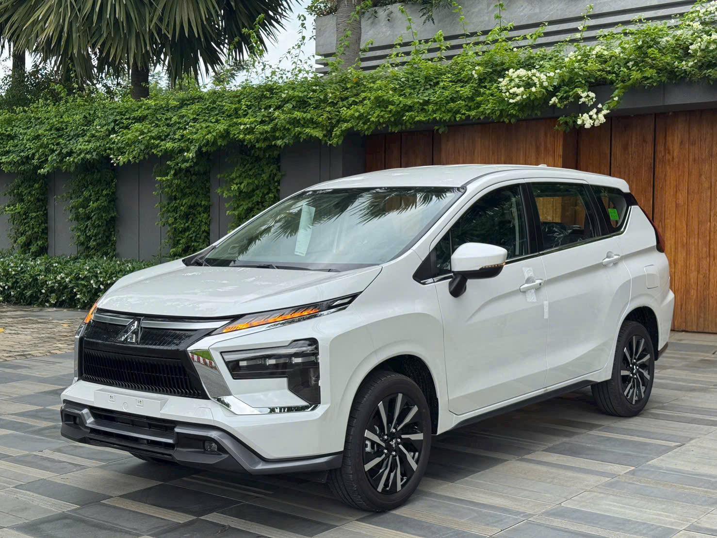 Mitsubishi lần đầu l&agrave;m d&atilde; ngoại quy m&ocirc; lớn cho kh&aacute;ch Việt: Concept từ Nhật, miễn ph&iacute; c&oacute; điều kiện- Ảnh 1.
