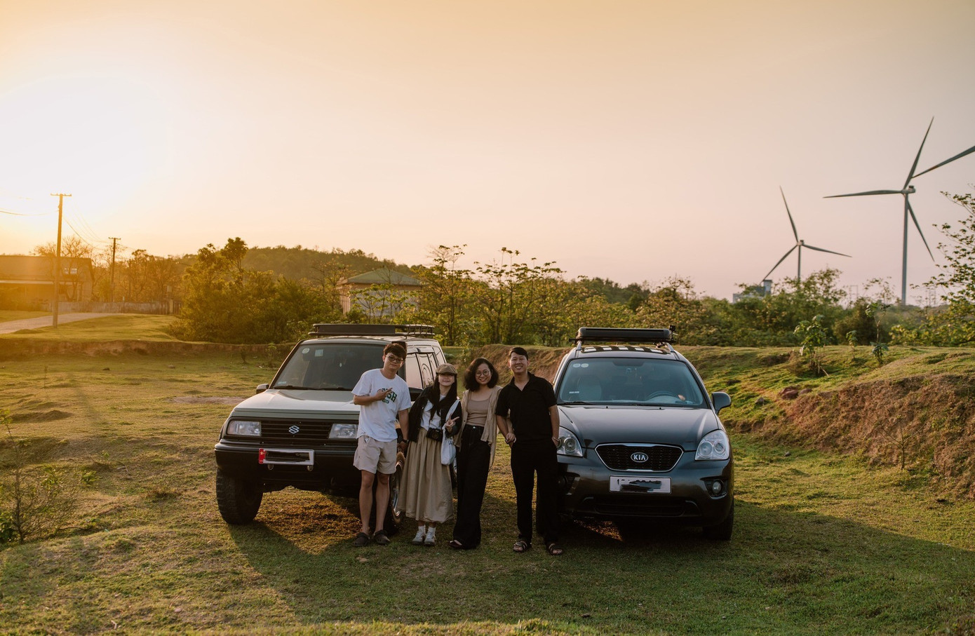 Cặp đ&ocirc;i m&aacute;ch kinh nghiệm l&aacute;i &ocirc; t&ocirc; du lịch L&agrave;o 8 ng&agrave;y với 15 triệu đồng- Ảnh 1.