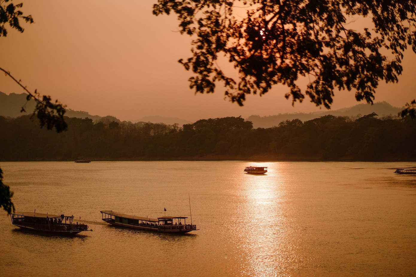 Cặp đ&ocirc;i m&aacute;ch kinh nghiệm l&aacute;i &ocirc; t&ocirc; du lịch L&agrave;o 8 ng&agrave;y với 15 triệu đồng- Ảnh 5.