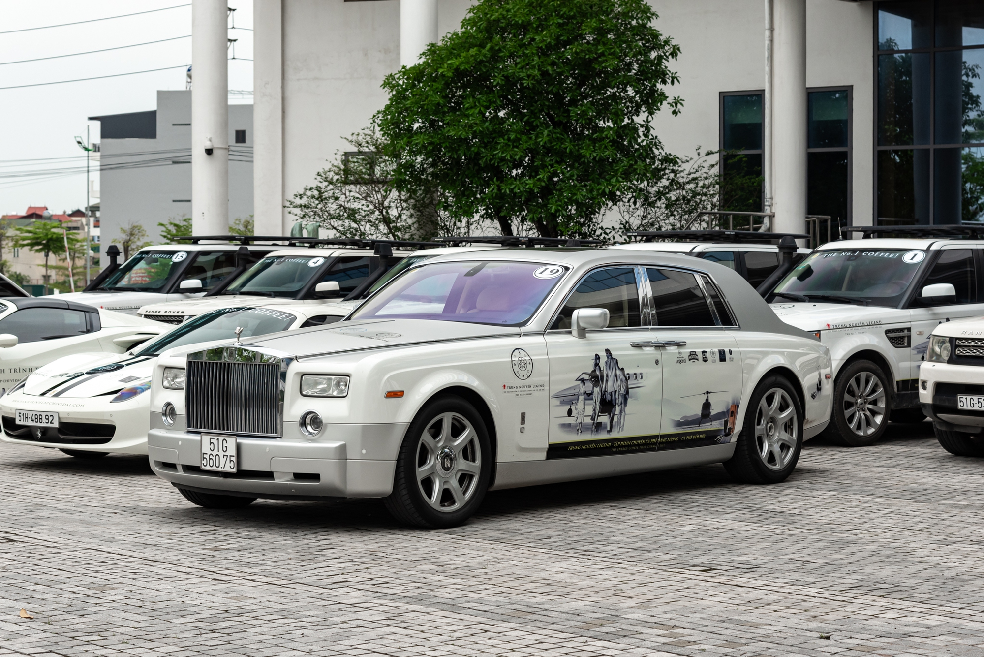 Sinh vi&ecirc;n tại H&agrave; Nội trầm trồ trước d&agrave;n Ferrari, Rolls-Royce v&agrave; Range Rover của &ocirc;ng Đặng L&ecirc; Nguy&ecirc;n Vũ- Ảnh 9.