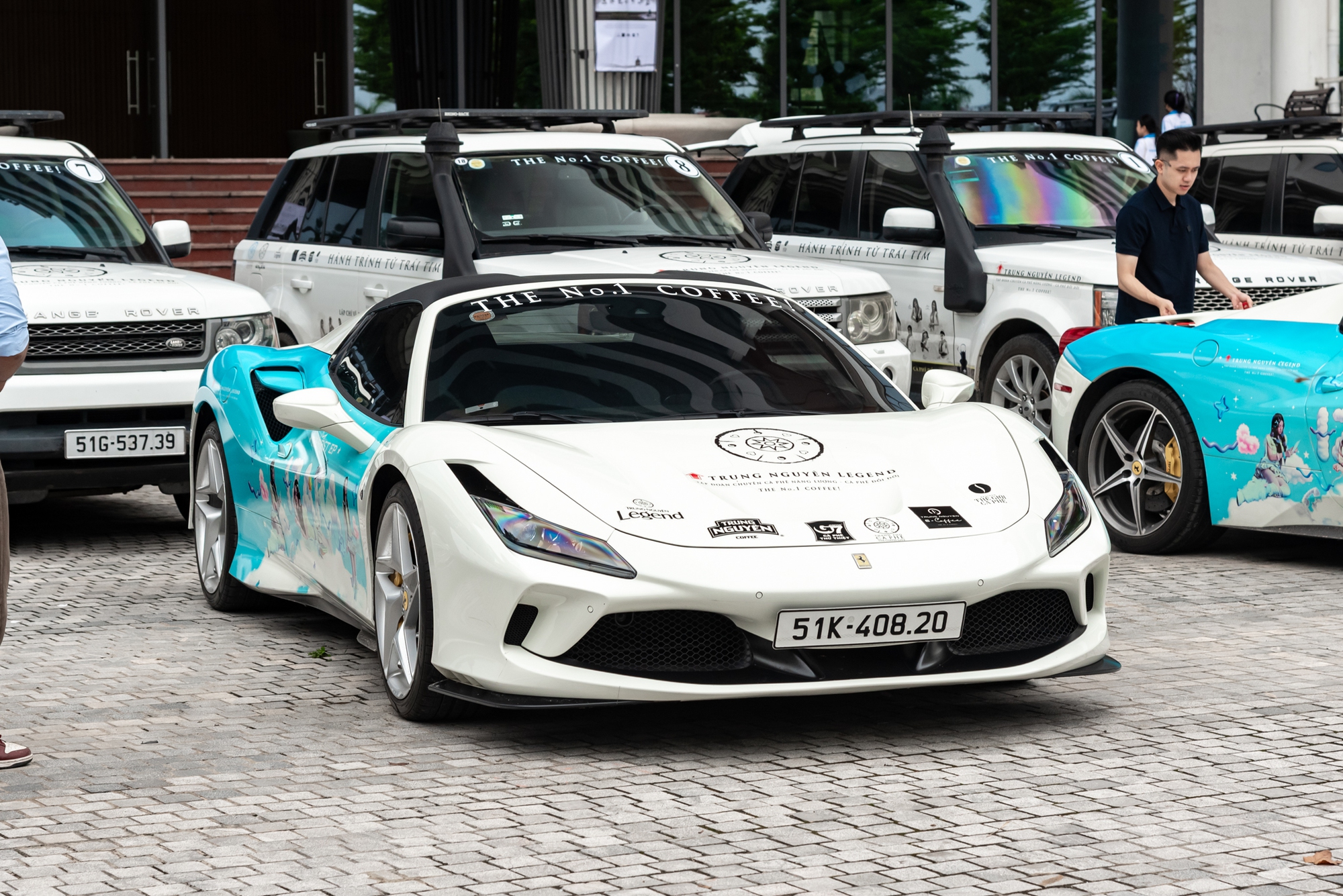 Sinh vi&ecirc;n tại H&agrave; Nội trầm trồ trước d&agrave;n Ferrari, Rolls-Royce v&agrave; Range Rover của &ocirc;ng Đặng L&ecirc; Nguy&ecirc;n Vũ- Ảnh 10.