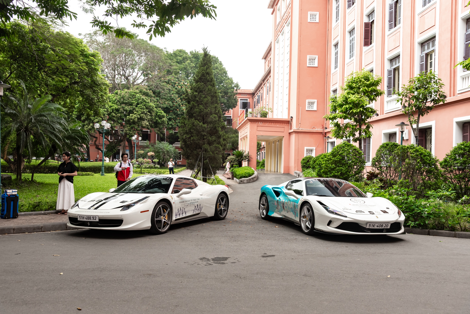 Sinh vi&ecirc;n tại H&agrave; Nội trầm trồ trước d&agrave;n Ferrari, Rolls-Royce v&agrave; Range Rover của &ocirc;ng Đặng L&ecirc; Nguy&ecirc;n Vũ- Ảnh 12.